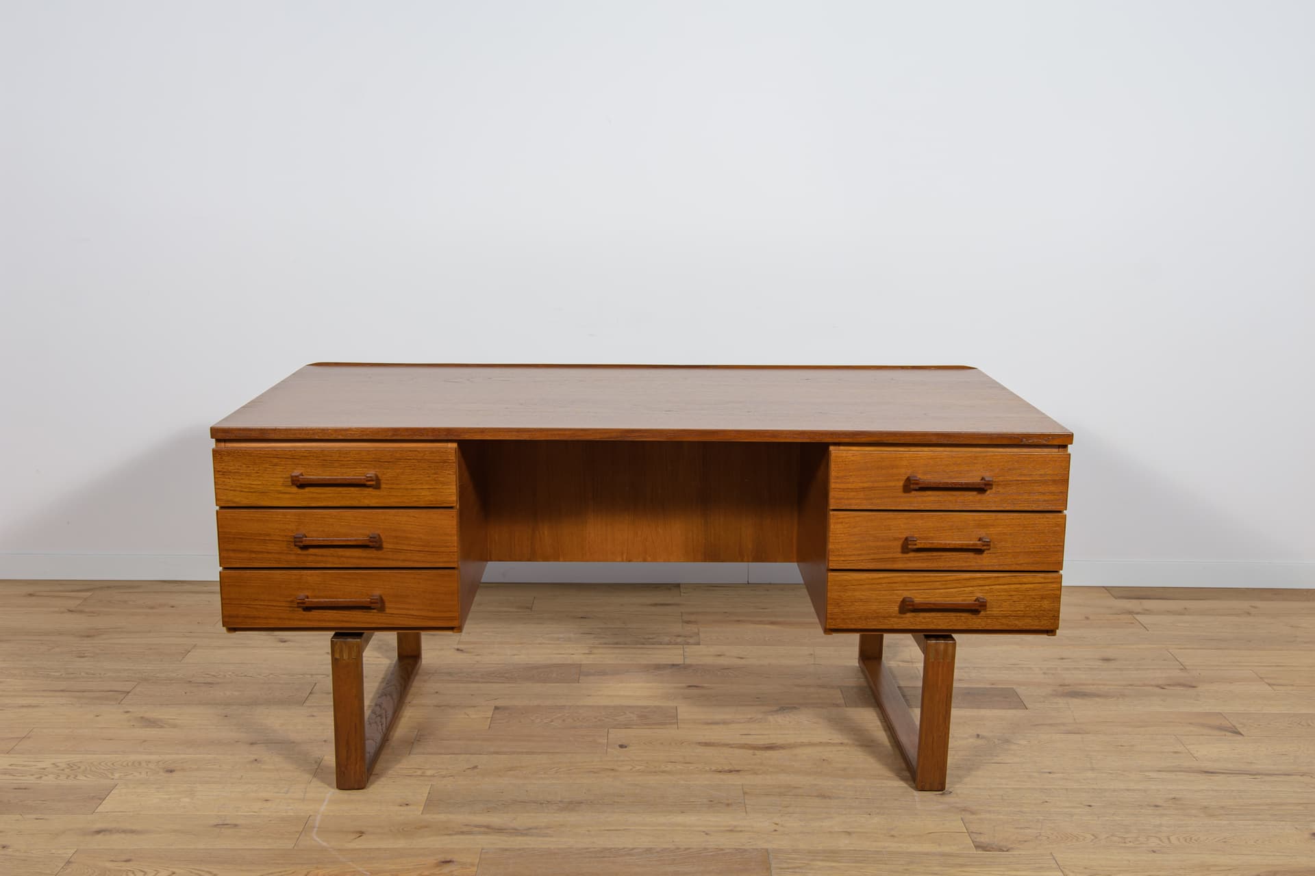 Wolnostojące biurko, proj. Torben Valeur & Henning Jensen, Dyrlund, Dania, lata 60 - 89411