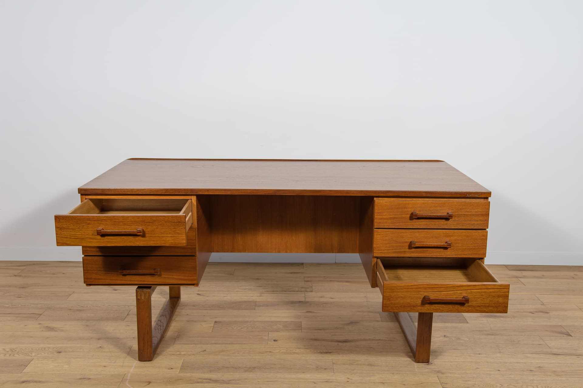 Wolnostojące biurko, proj. Torben Valeur & Henning Jensen, Dyrlund, Dania, lata 60 - 89419