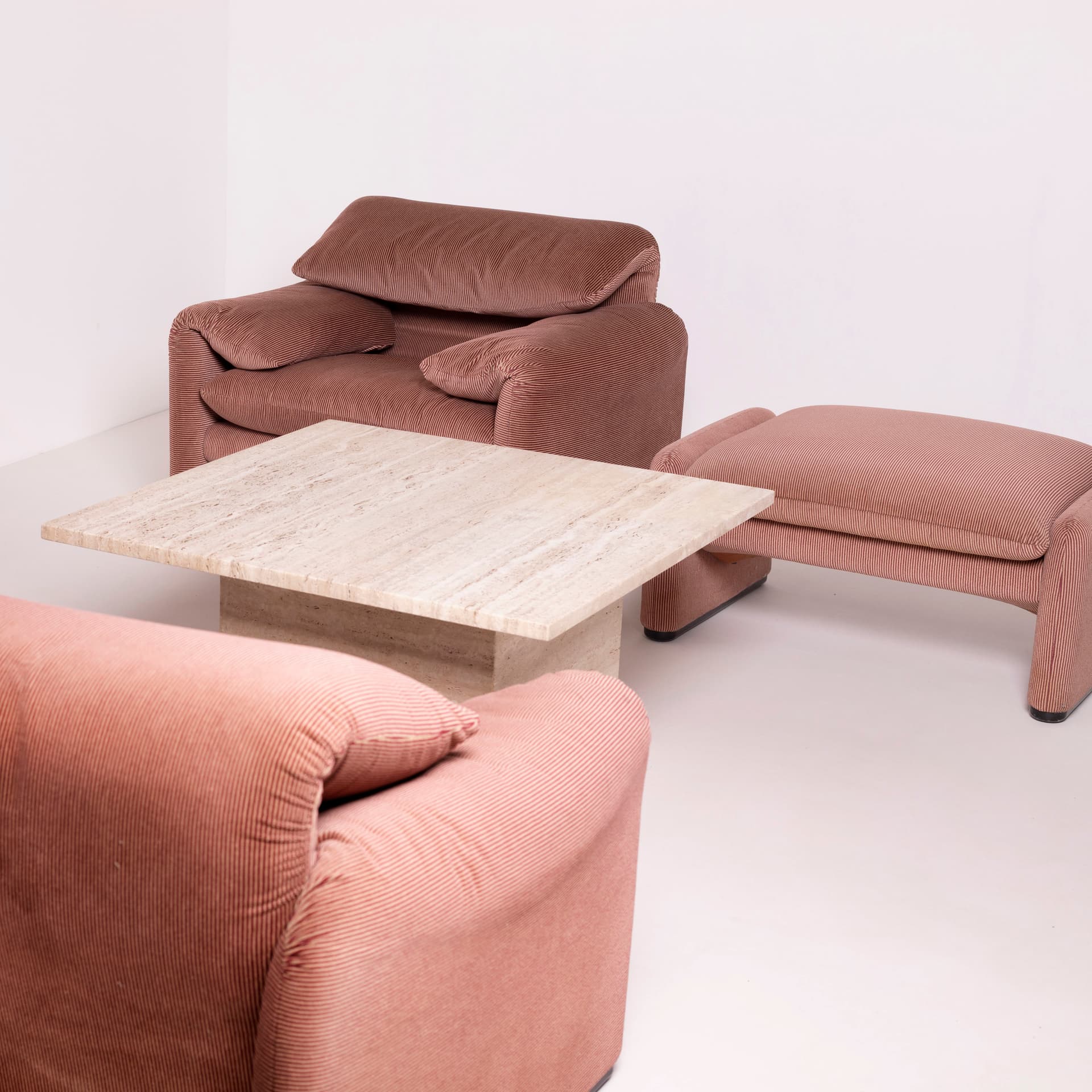 Coffee table, beige travertine, Italy, 1980s. - 89839