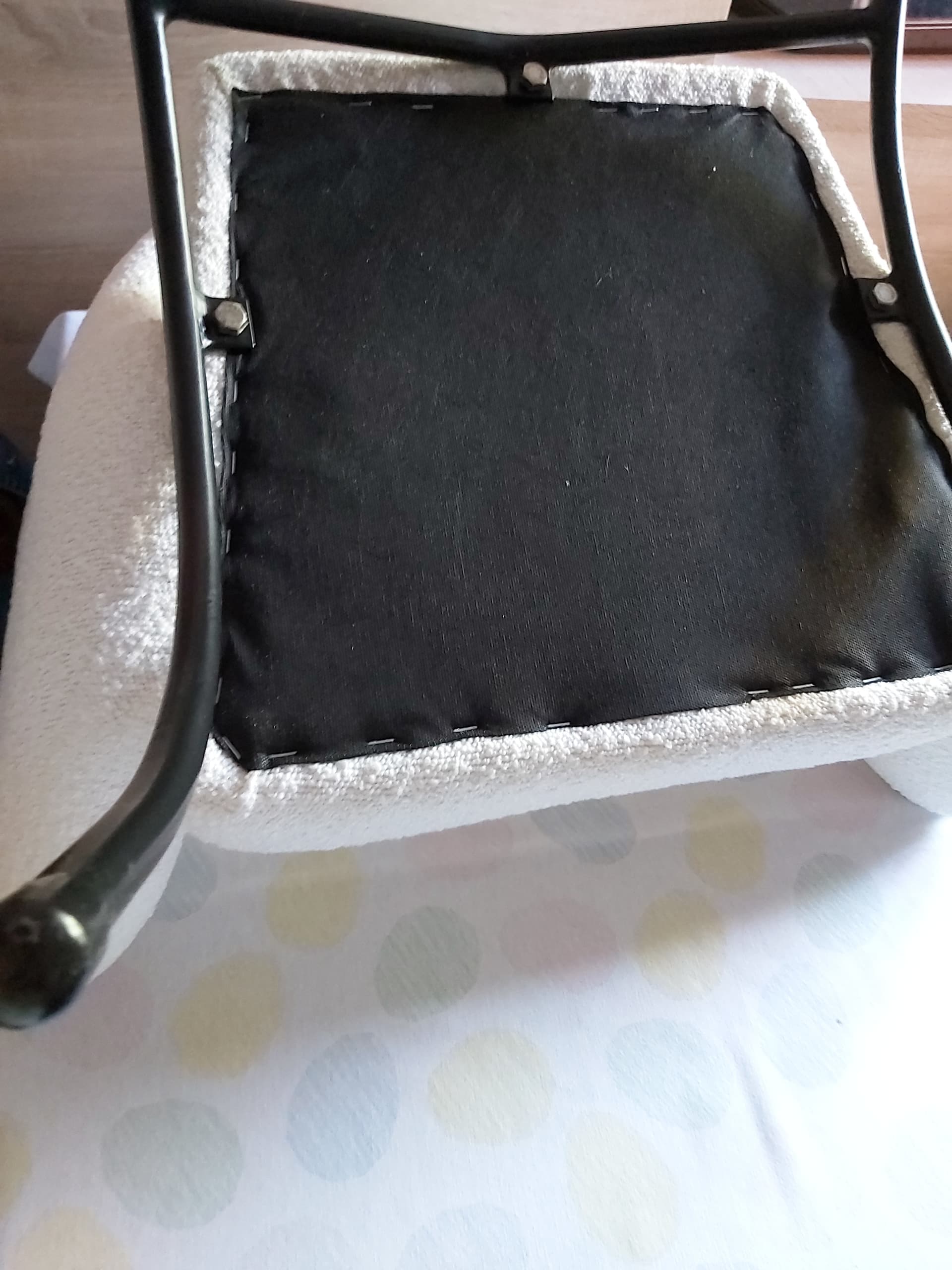 Fotel klubowy, bouclé biały, metal czarny, Polska, lata 60. - 90306