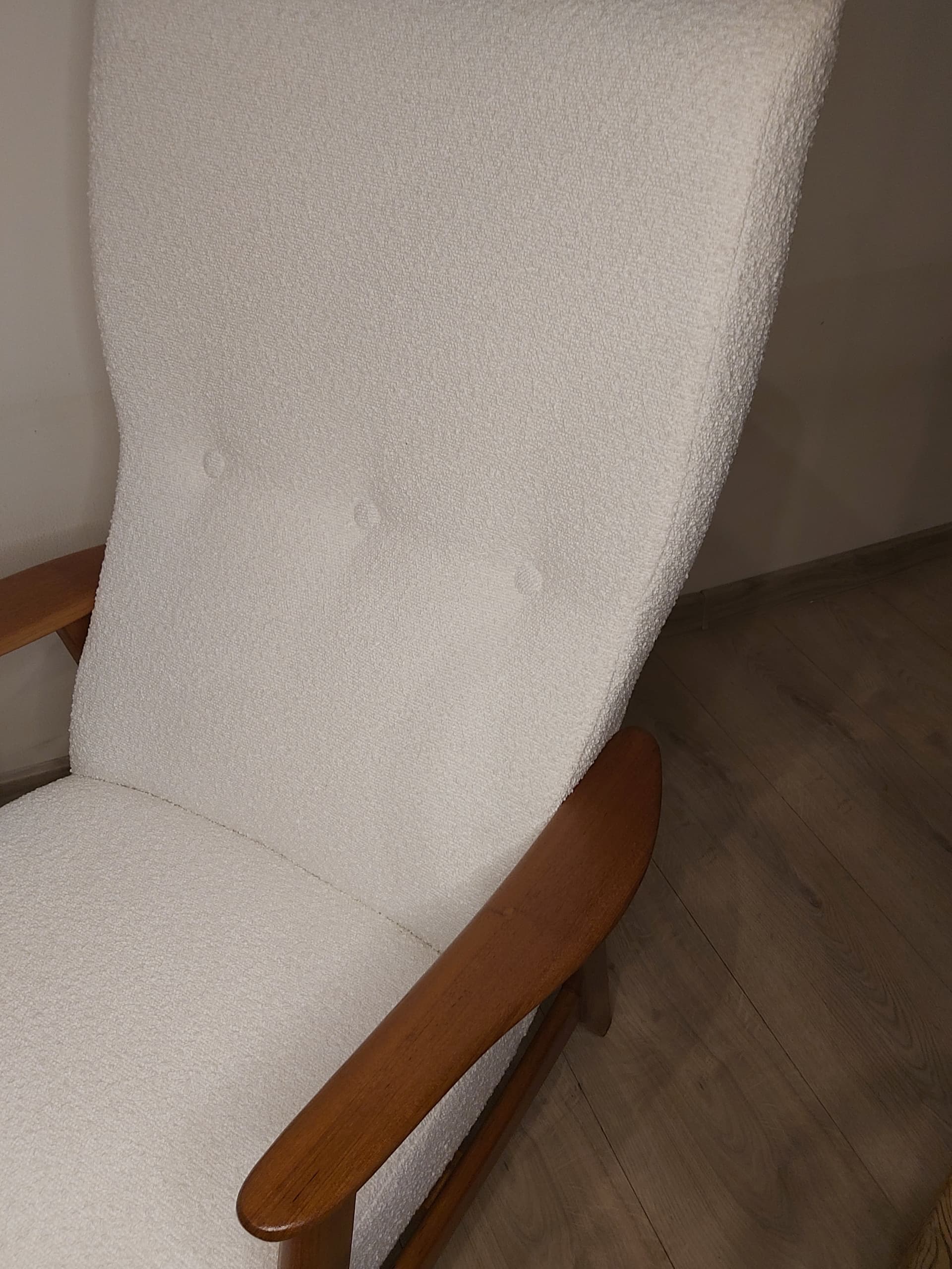 Fotel wypoczynkowy, bouclé ivory white, drewno teak, Niemcy, lata 70. - 90332