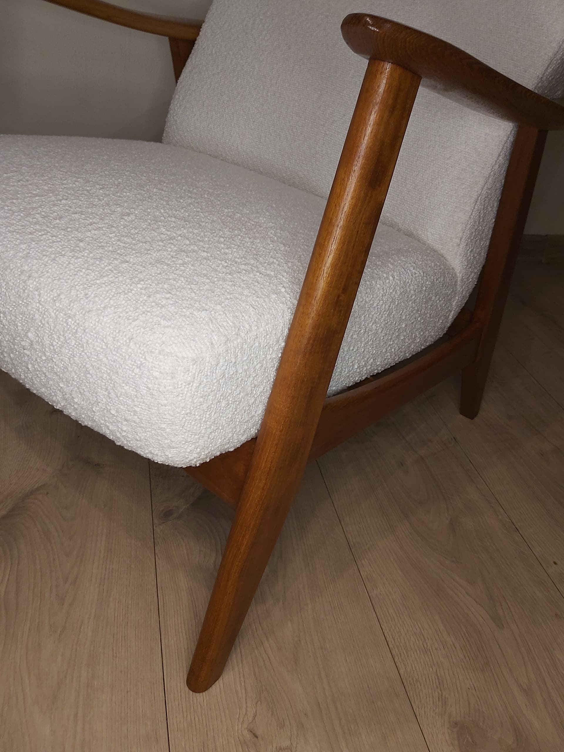 Fotel wypoczynkowy, bouclé ivory white, drewno teak, Niemcy, lata 70. - 90330