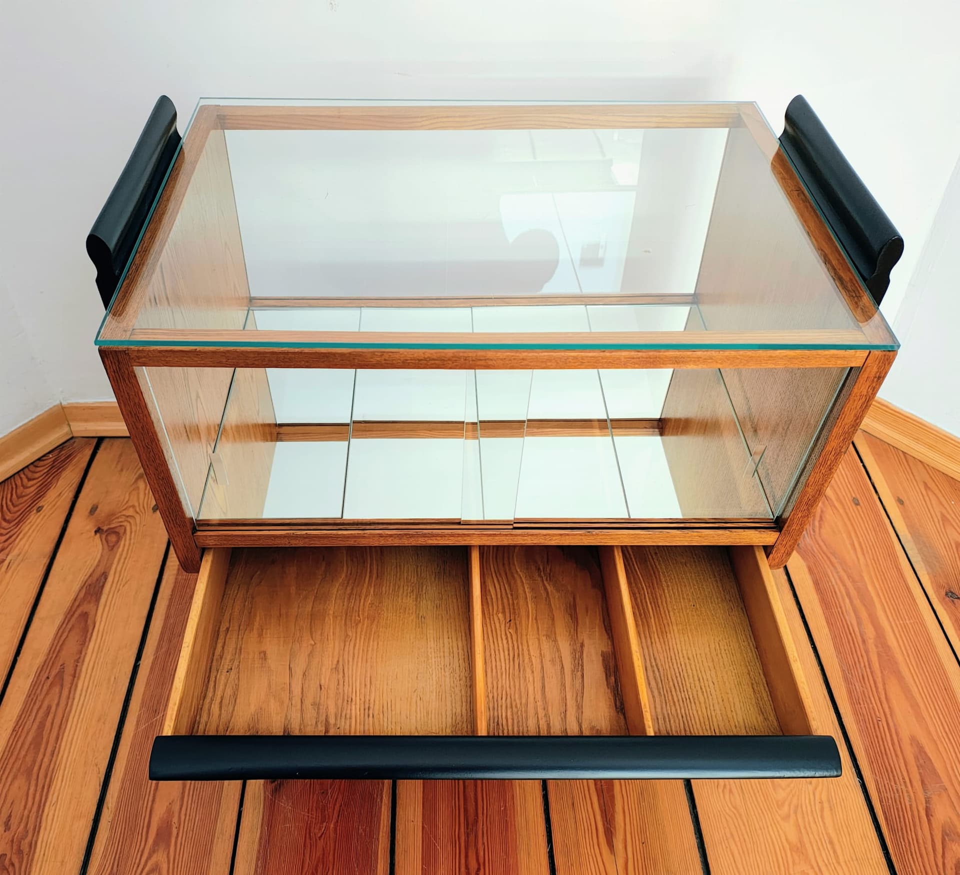 Barek art déco, drewno brązowy, proj. J. Halabala, UP Závody, Czechosłowacja, lata 30. - 90557