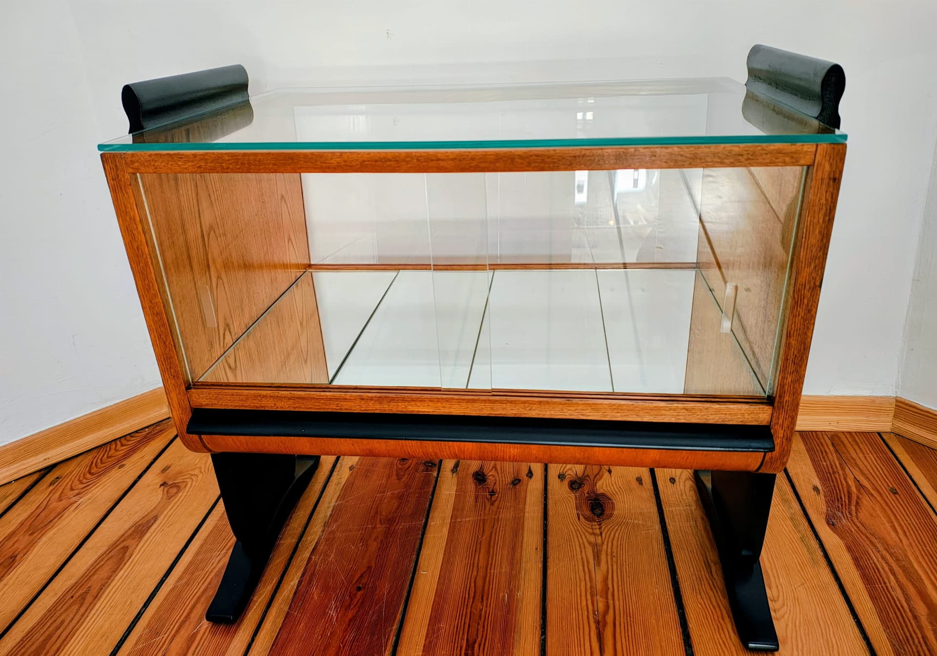 Barek art déco, drewno brązowy, proj. J. Halabala, UP Závody, Czechosłowacja, lata 30. - 90554