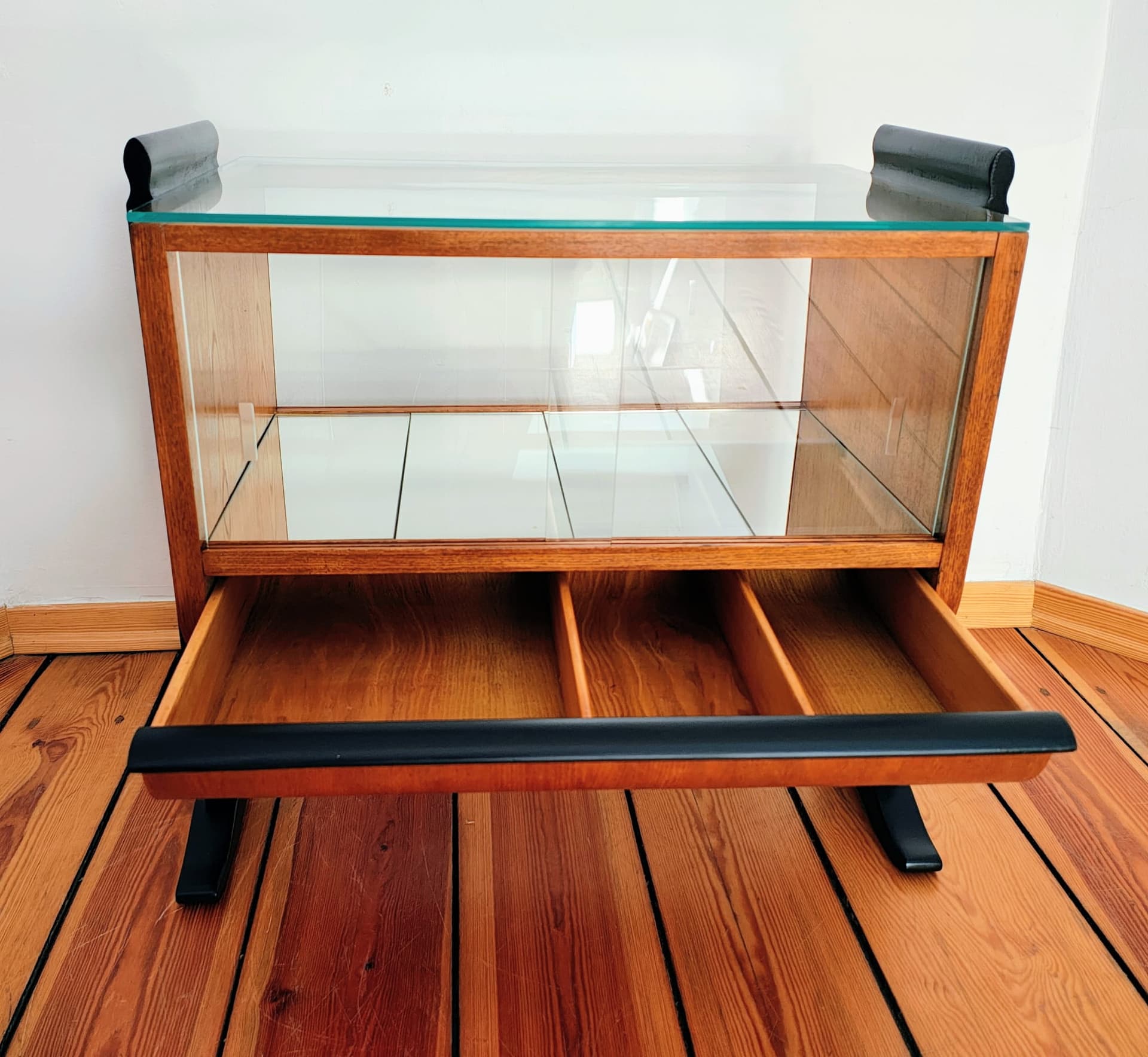 Barek art déco, drewno brązowy, proj. J. Halabala, UP Závody, Czechosłowacja, lata 30. - 90556