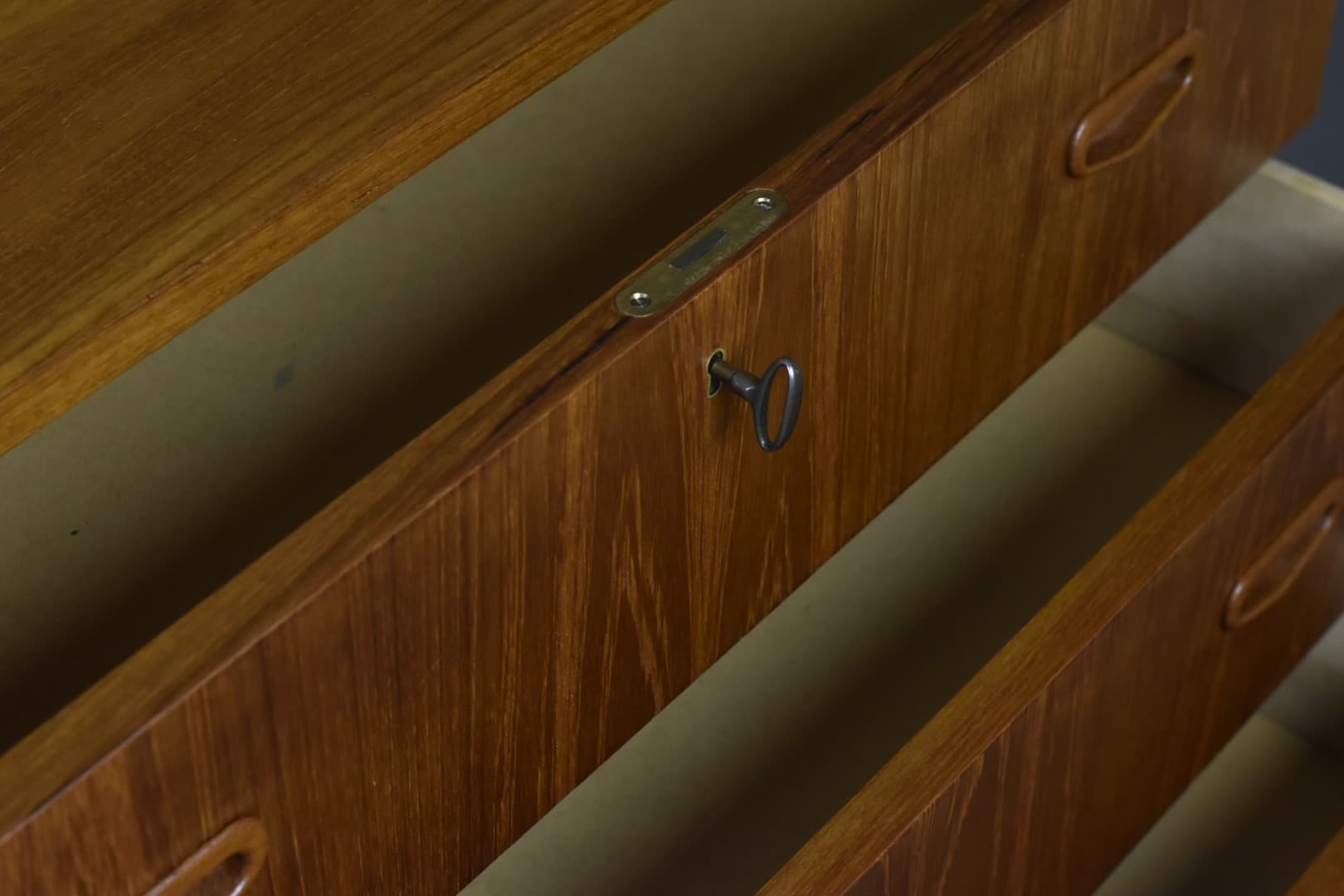 Komoda, teak jasnobrązowy, Szwecja, lata 60. - 90701