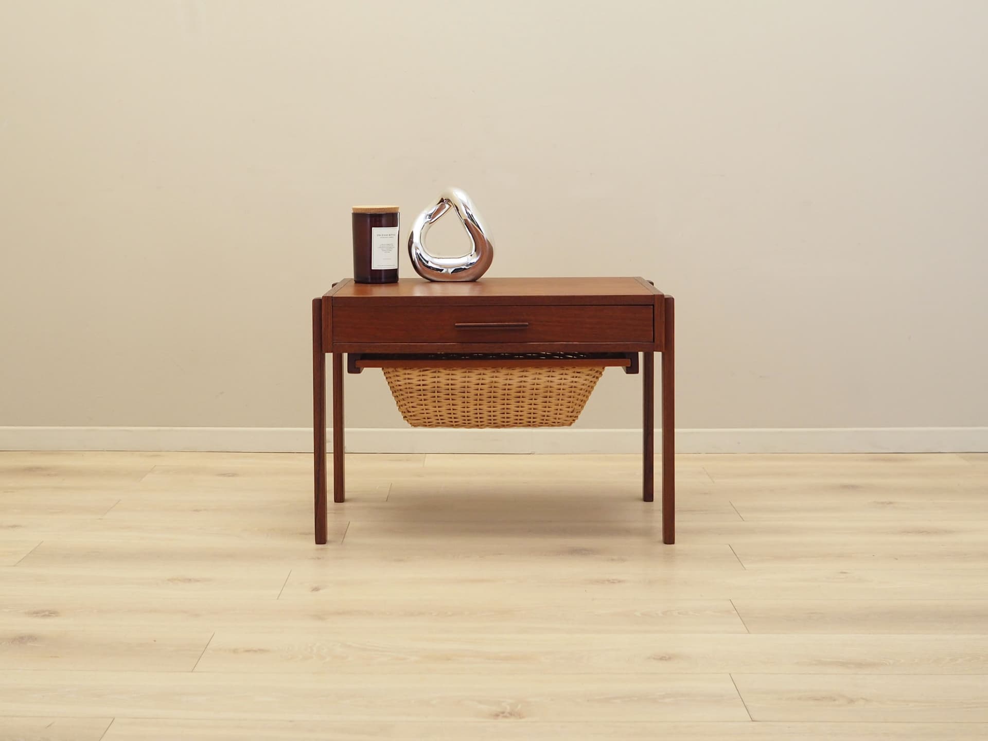 Stolik boczny, teak brązowy, Dania, lata 70. - 90710