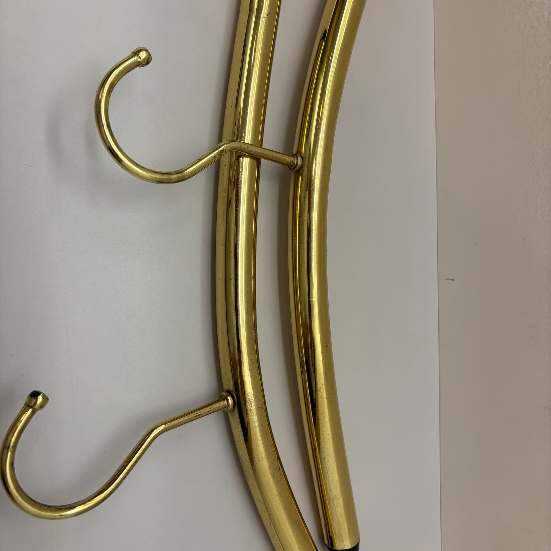 Para wieszaków, stal złocona, tworzywo czarne, Niemcy, lata 70. - 90826