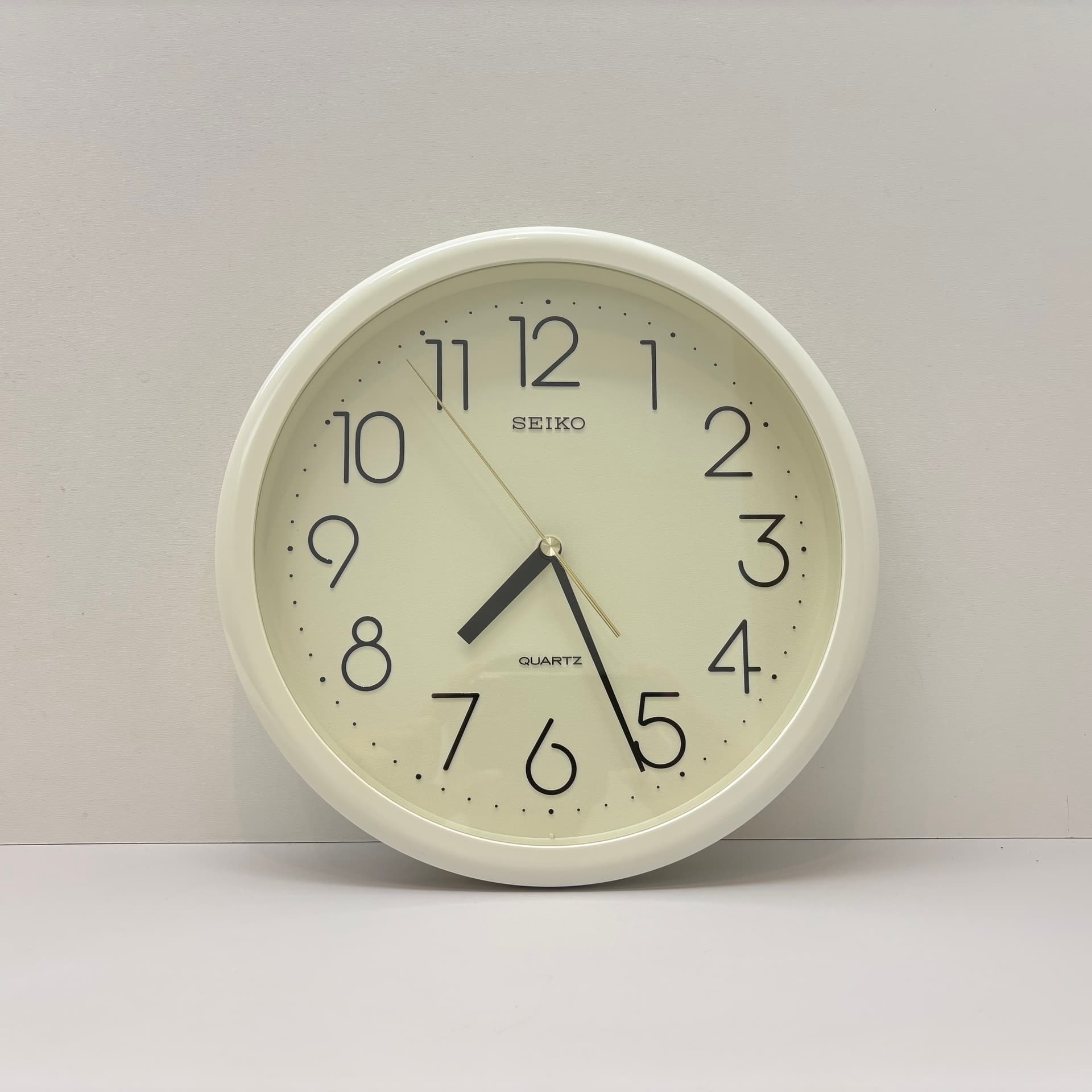 Zegar ścienny, beżowy, plastik, Japonia, lata 80. - 91506