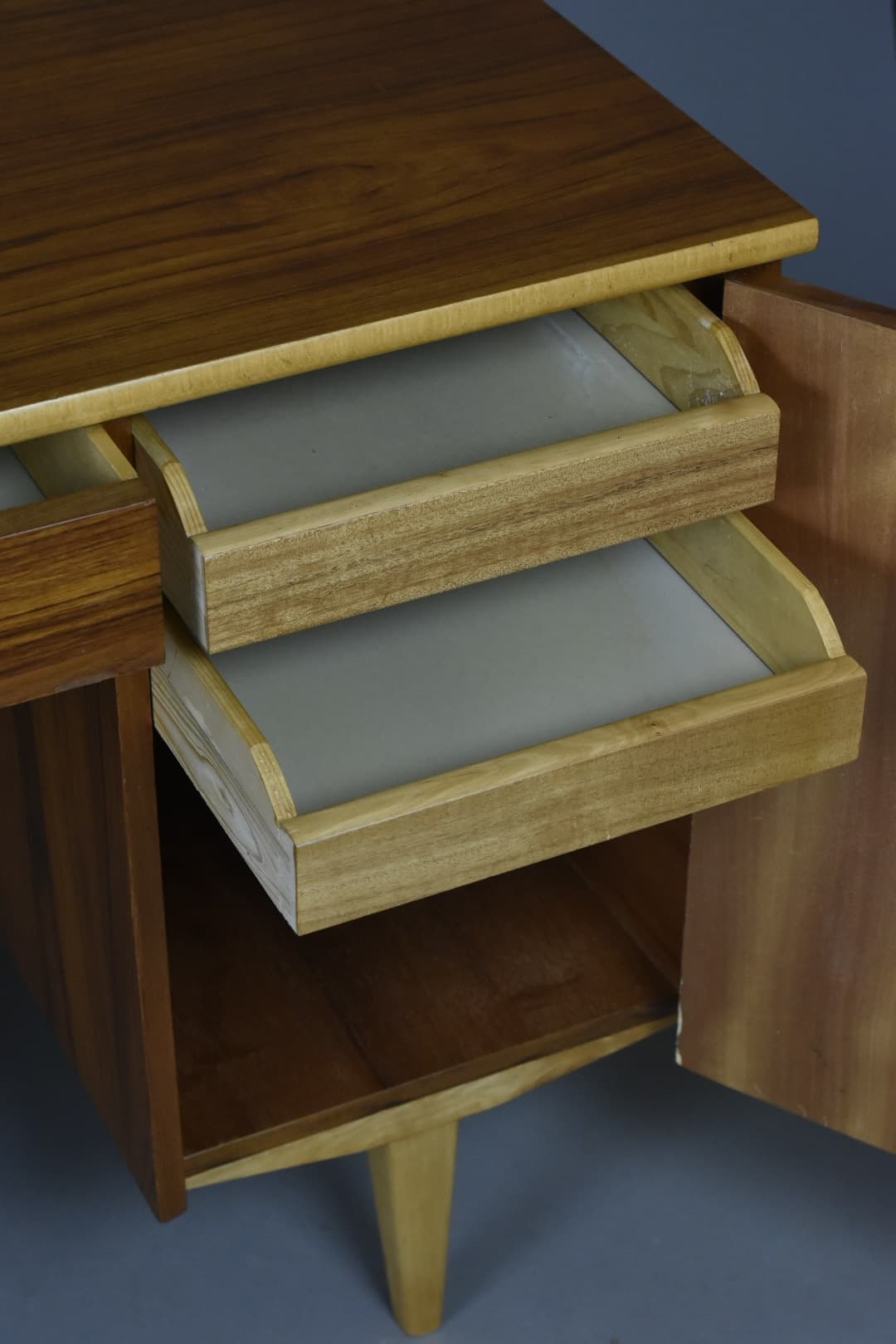 Biurko dwustronne, orzech brązowy, Bodafors, Szwecja, lata 50. - 91538