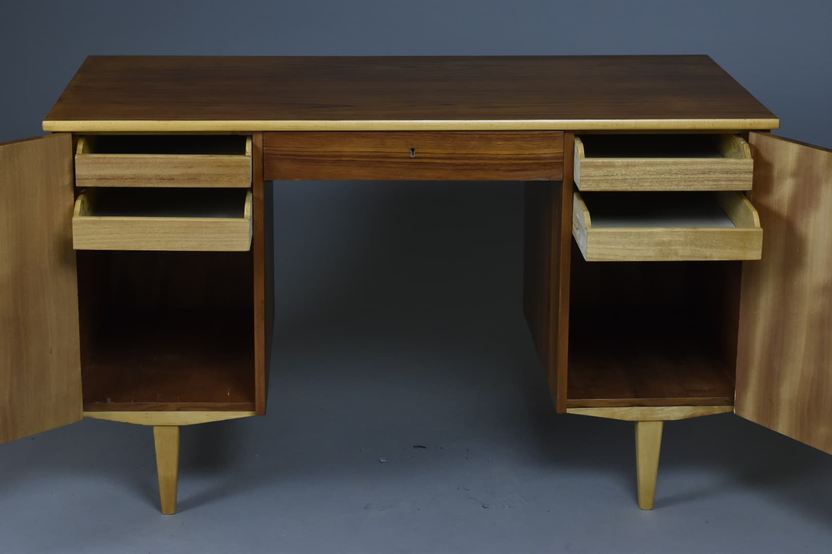 Biurko dwustronne, orzech brązowy, Bodafors, Szwecja, lata 50. - 91539