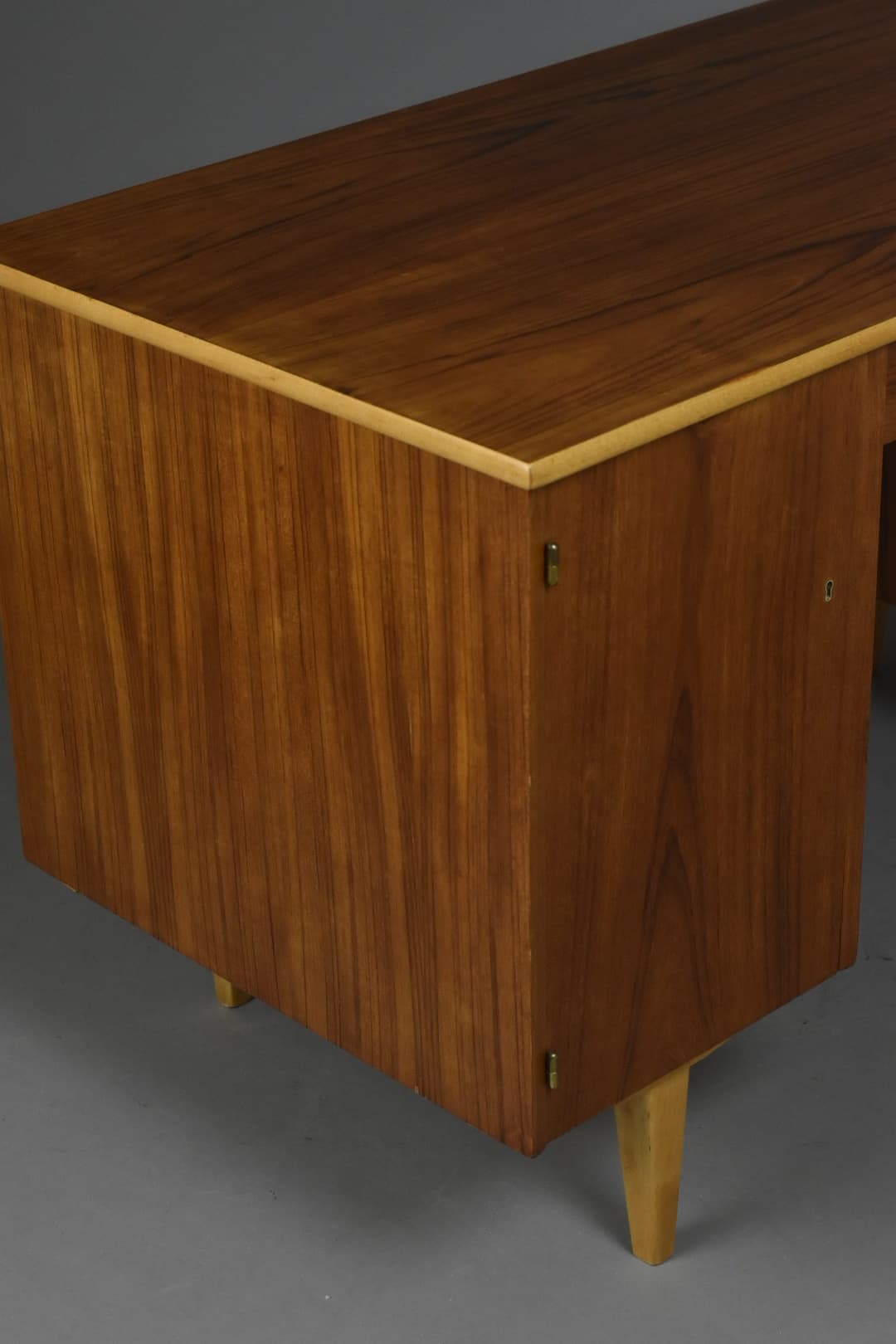 Biurko dwustronne, orzech brązowy, Bodafors, Szwecja, lata 50. - 91531