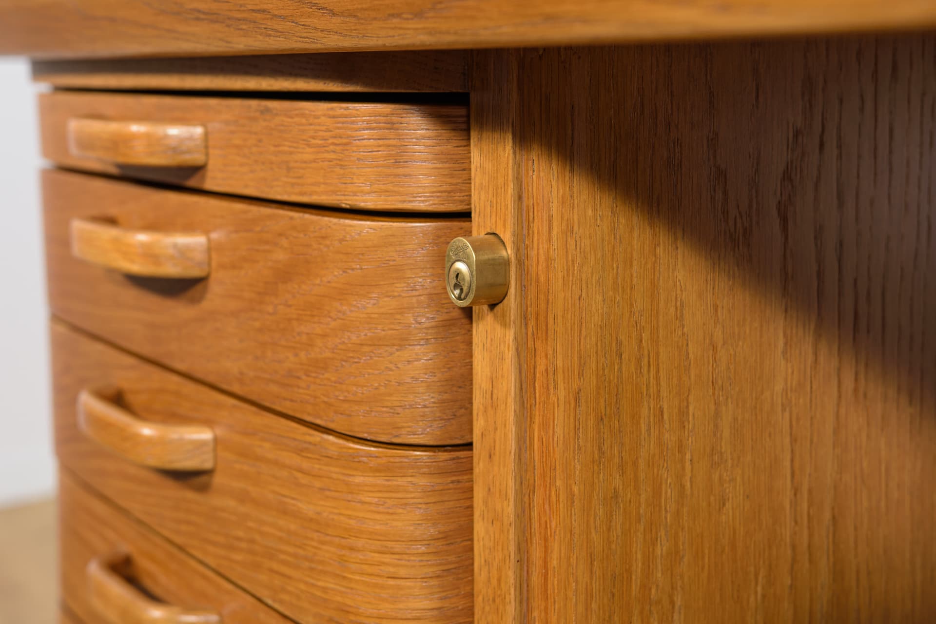 Dębowe biurko Art Deco, proj. Gunnar Ericsson, Atvidaberg, Facit AB Buromöbel Zurich, Szwajcaria, lata 50 - 91568