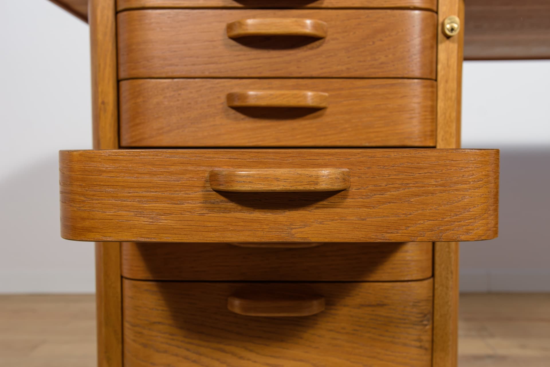 Dębowe biurko Art Deco, proj. Gunnar Ericsson, Atvidaberg, Facit AB Buromöbel Zurich, Szwajcaria, lata 50 - 91565