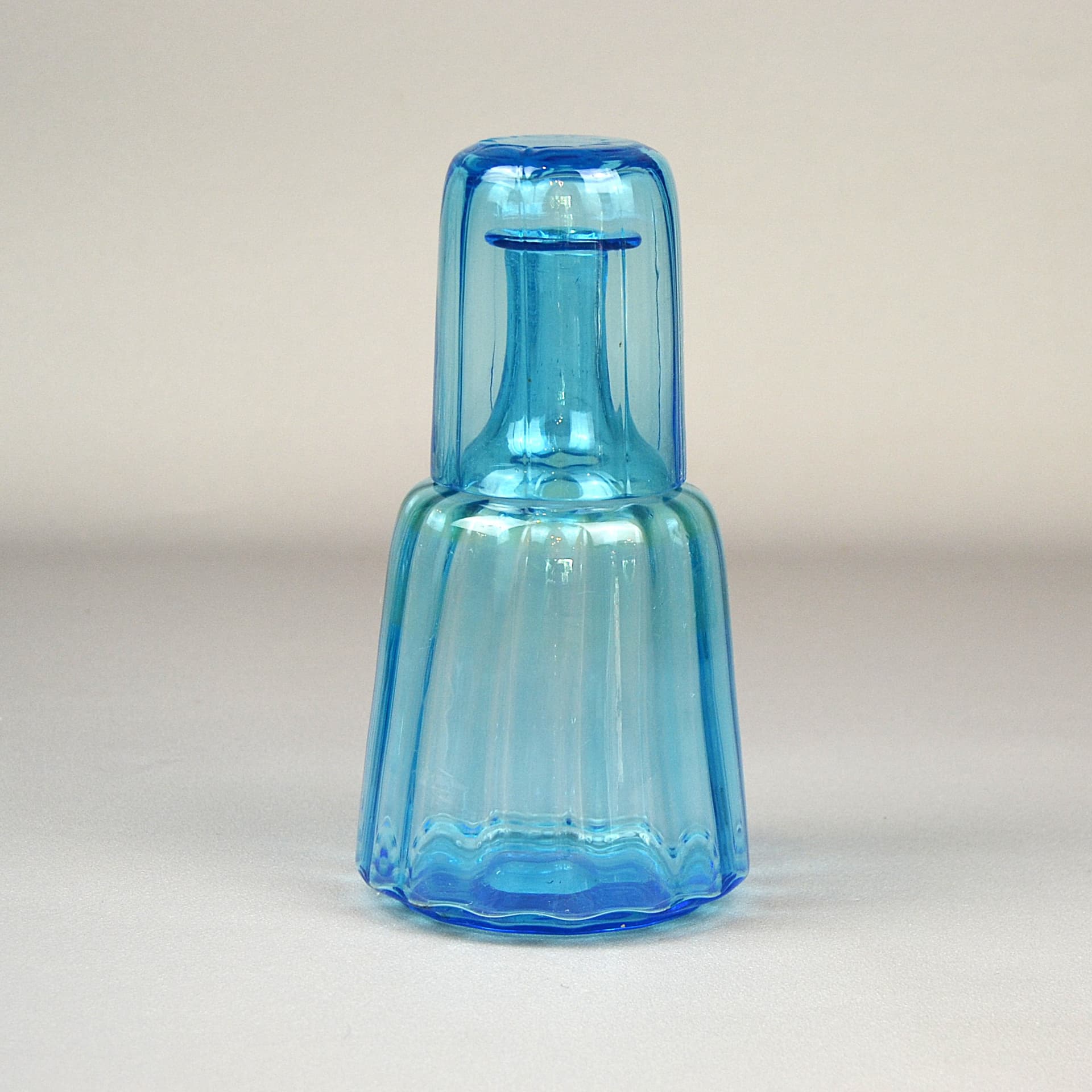 Zestaw karafka i szklanka, niebieski, szkło, Czechy, początek XX w. - 688