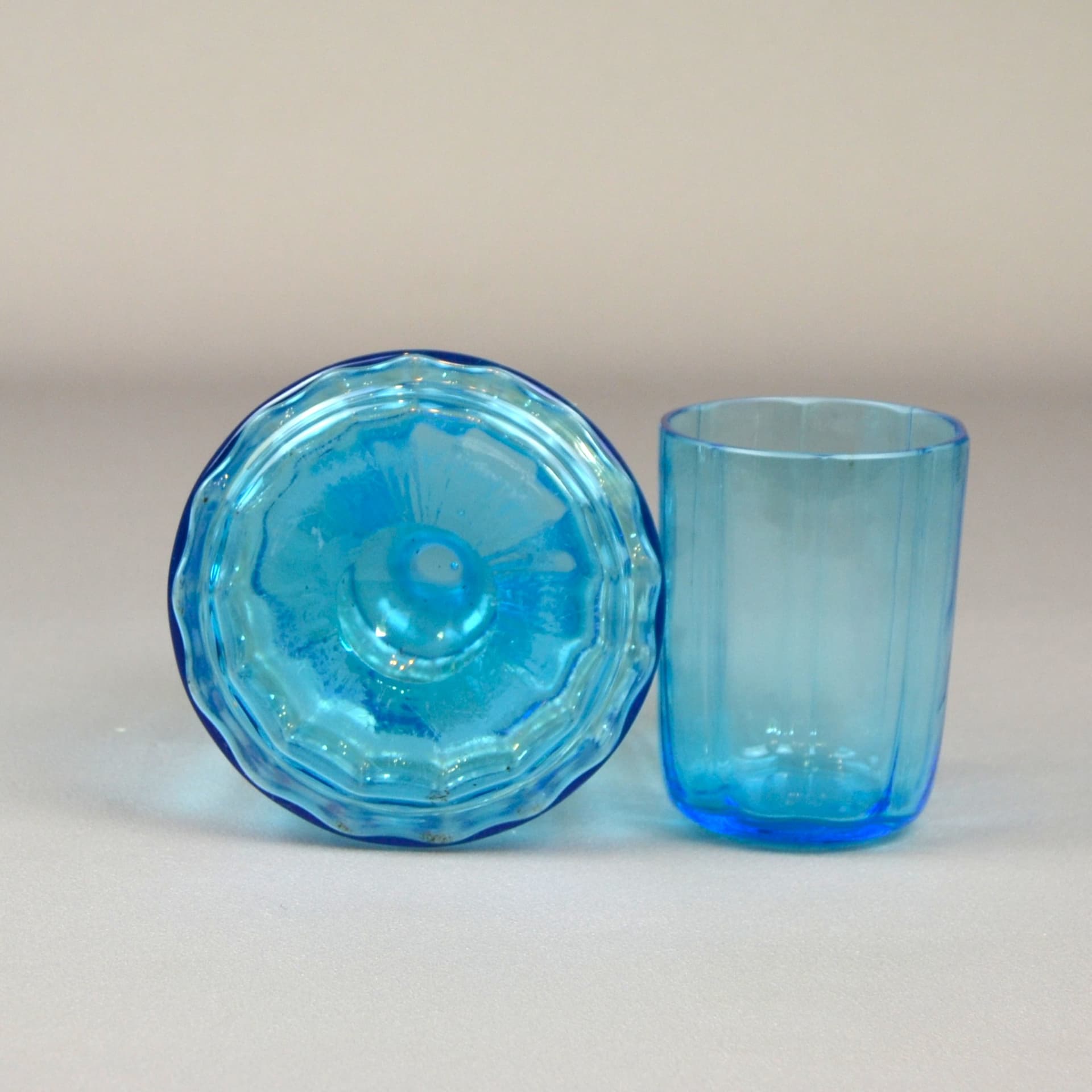 Zestaw karafka i szklanka, niebieski, szkło, Czechy, początek XX w. - 685