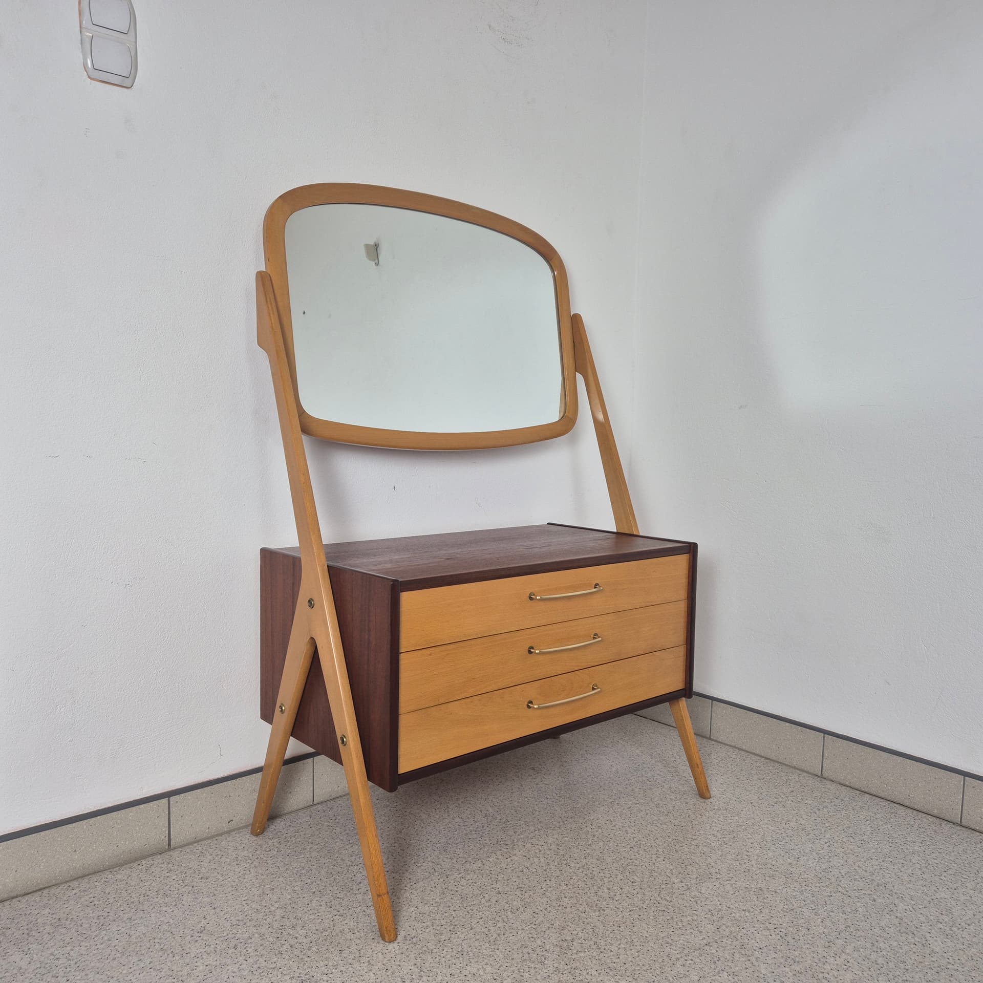 Designerska toaletka firmy Orsta Bruk, Dania lata 60 - 92487