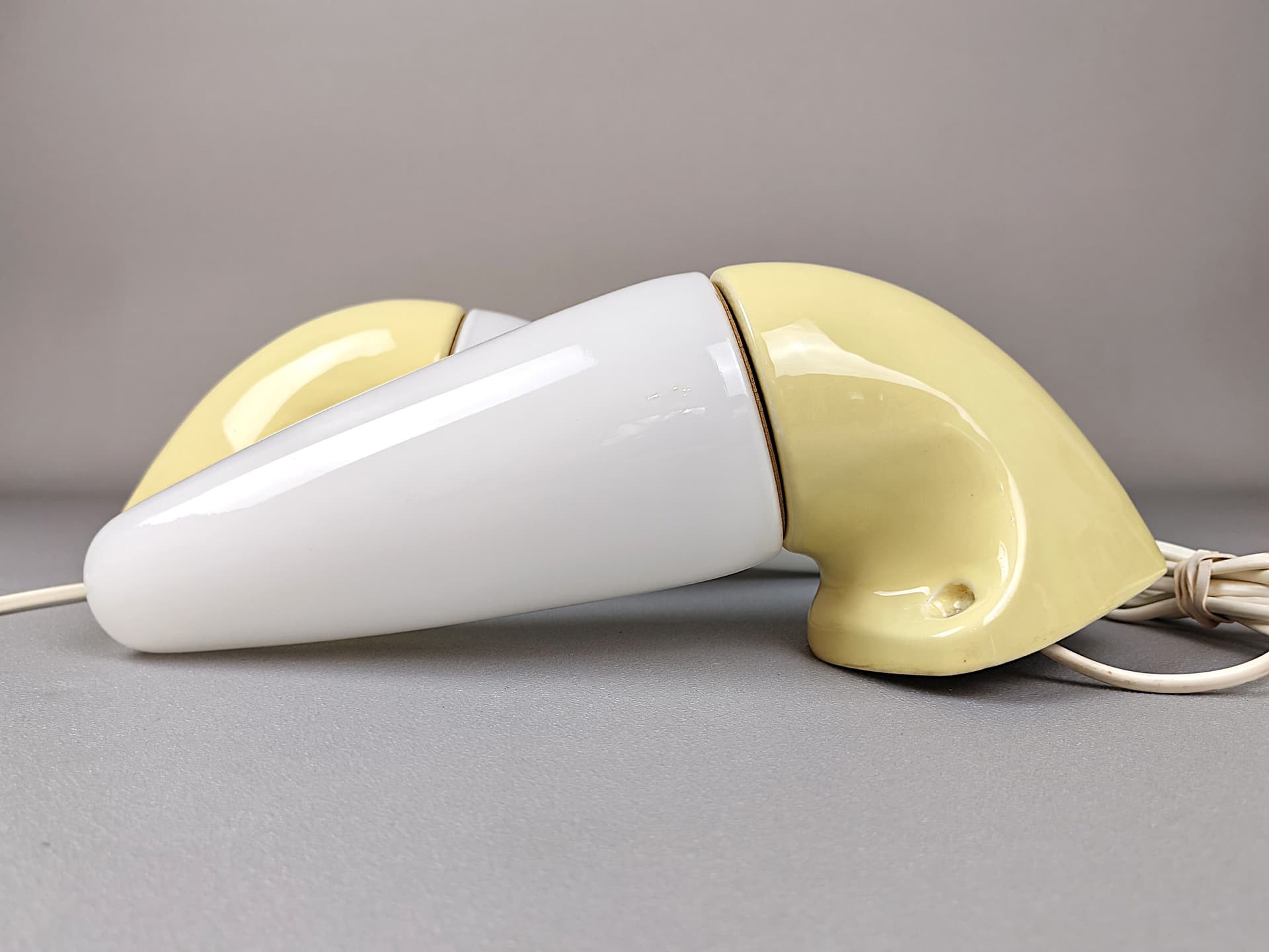 Para kinkietów, żółty, proj. S. Bernadotte, Szwecja, lata 50. - 92585