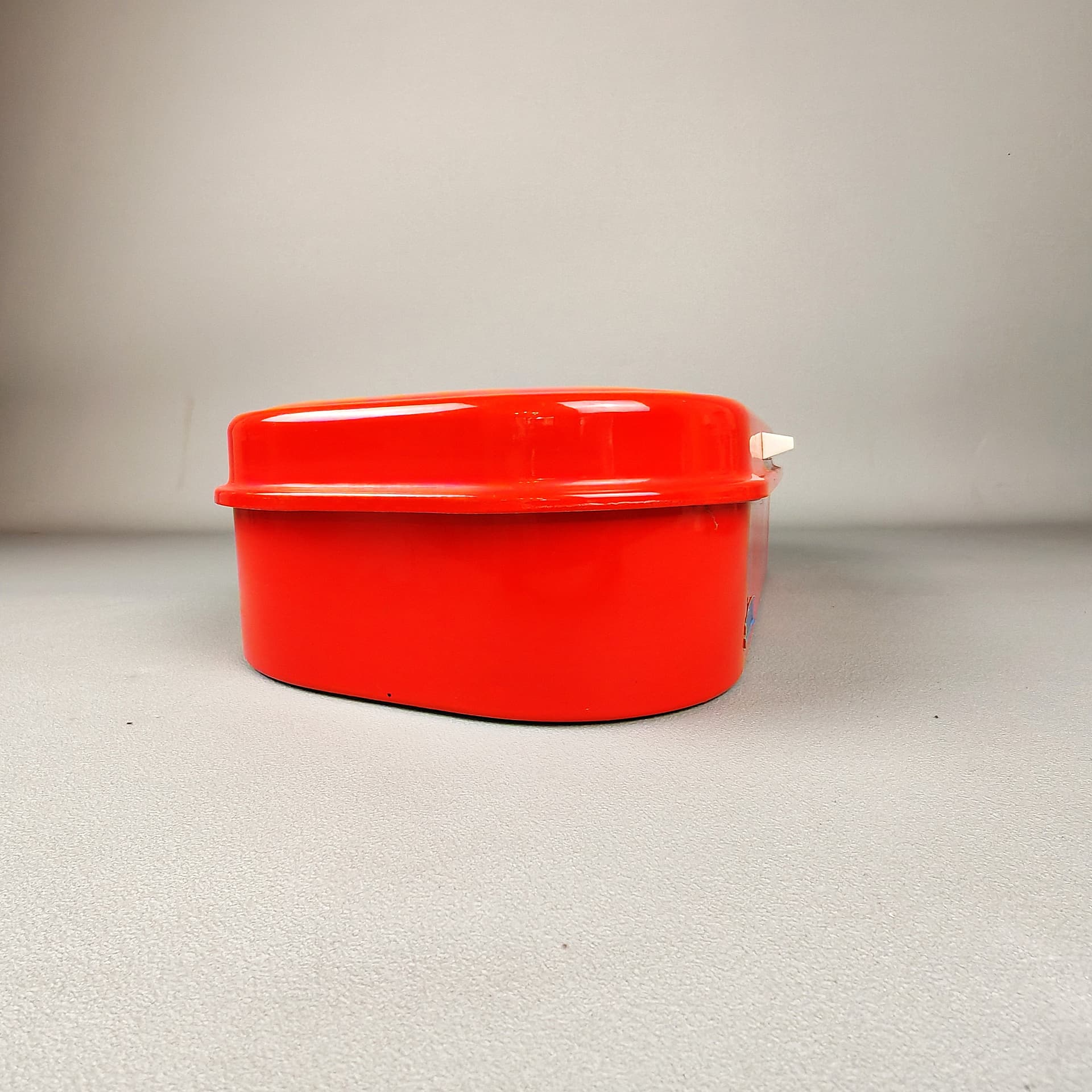Lunch box, red enameled metal, Sweden, 1960s. - 92901