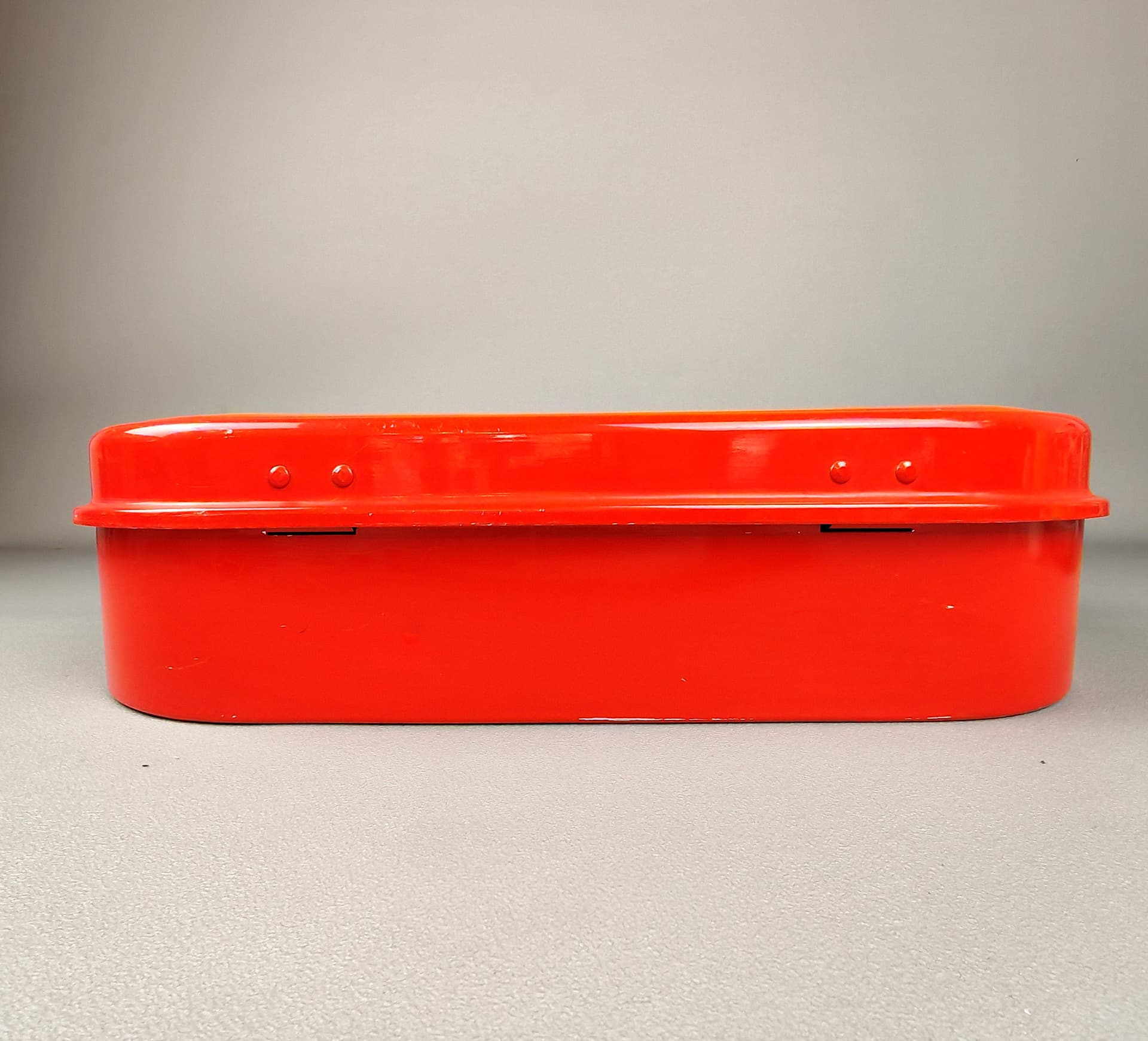Lunch box, red enameled metal, Sweden, 1960s. - 92900