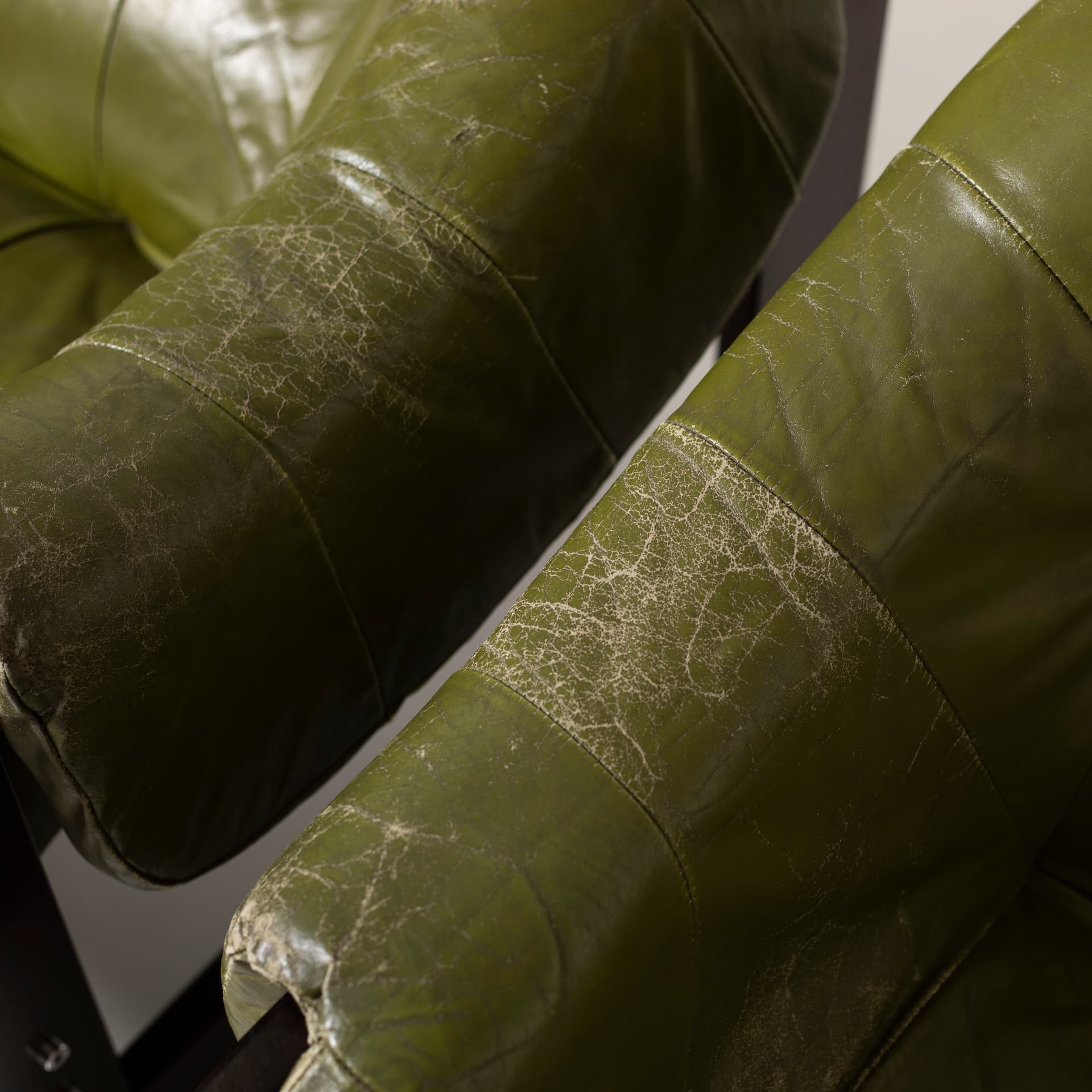Pair of armchairs MP 97, green natural leather, jatoba, by P. Lafer, MOVEIS LAFER, Brazil, 1970s. - 93899