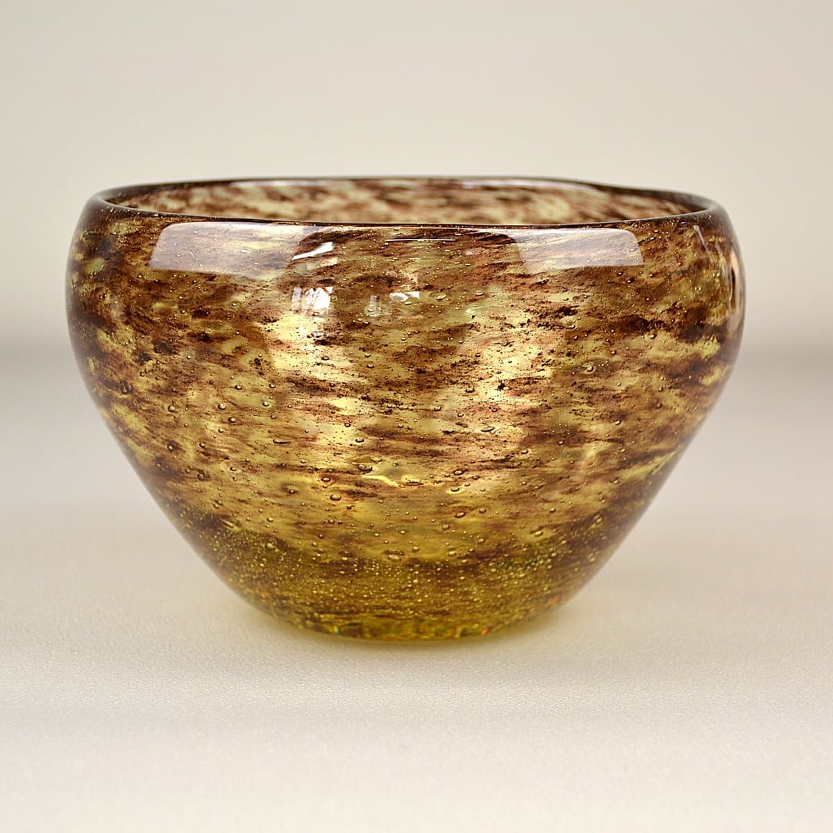 Bowl Cascada, golden glass, by A. Gunnar, Sweden, 1960s. - 711