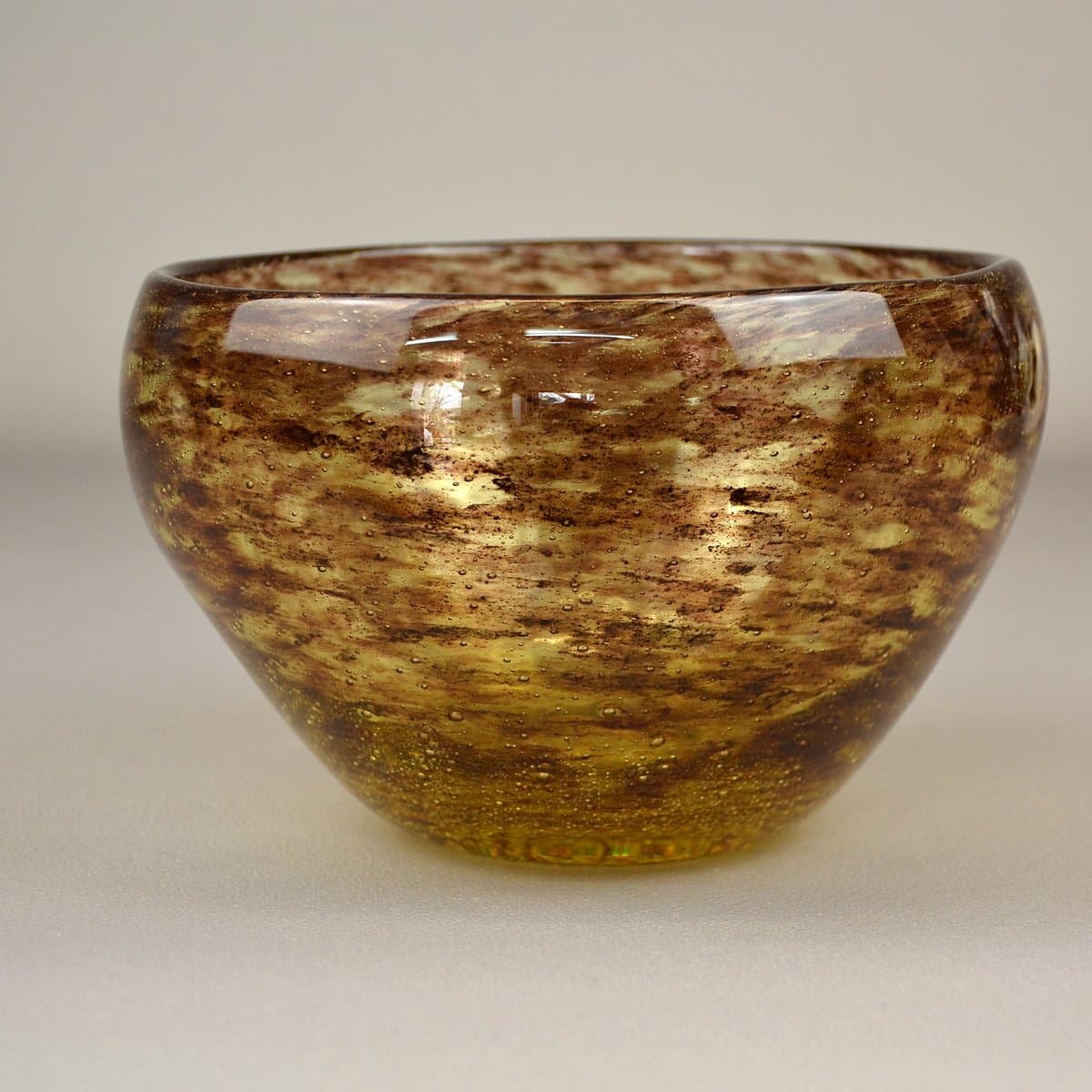 Bowl Cascada, golden glass, by A. Gunnar, Sweden, 1960s. - 708