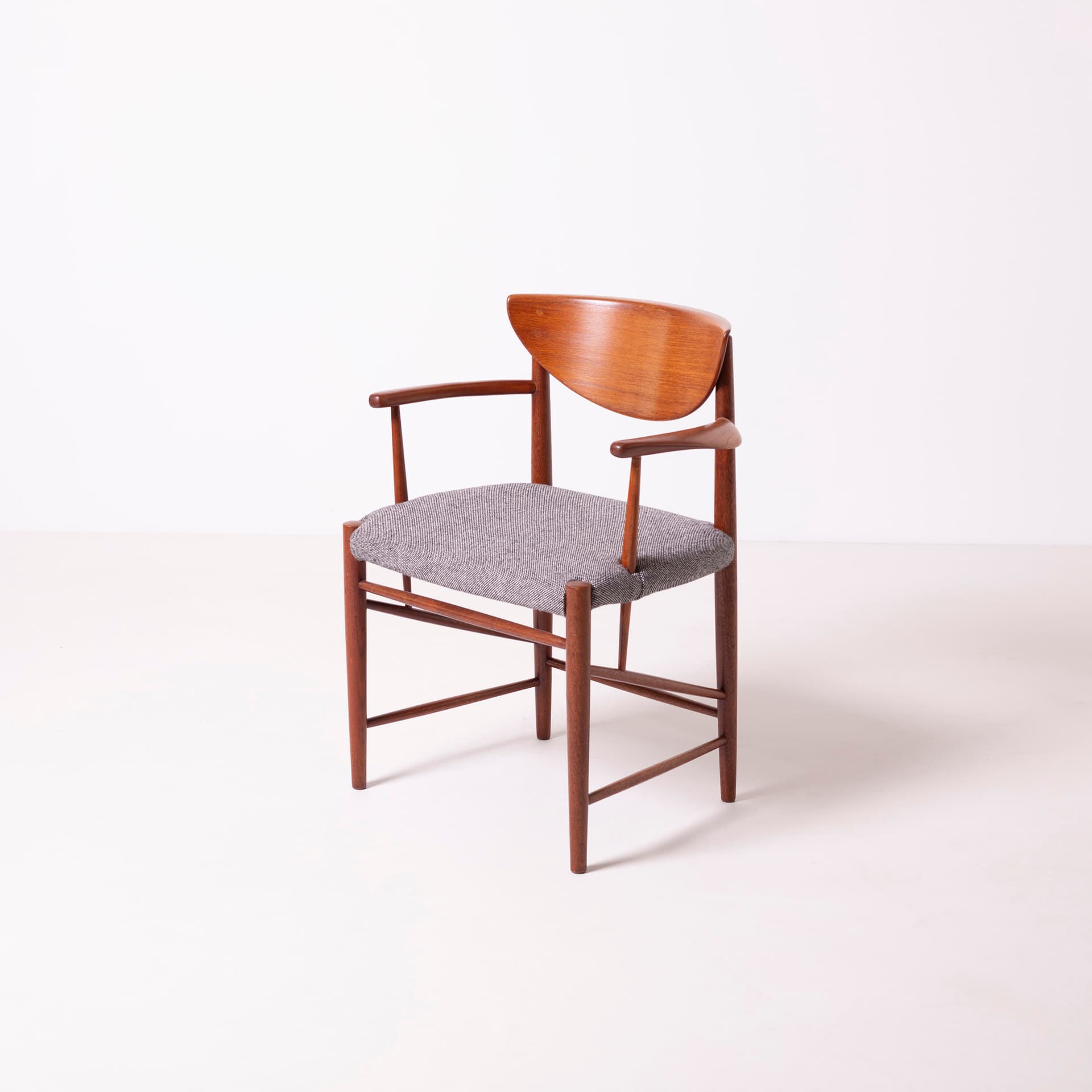 Zestaw czterech foteli, wełna szara, teak, proj. P. Hvidt, O. Mølgaard-Nielsen, Søborg Møbelfabrik, Dania, lata 60. - 94669