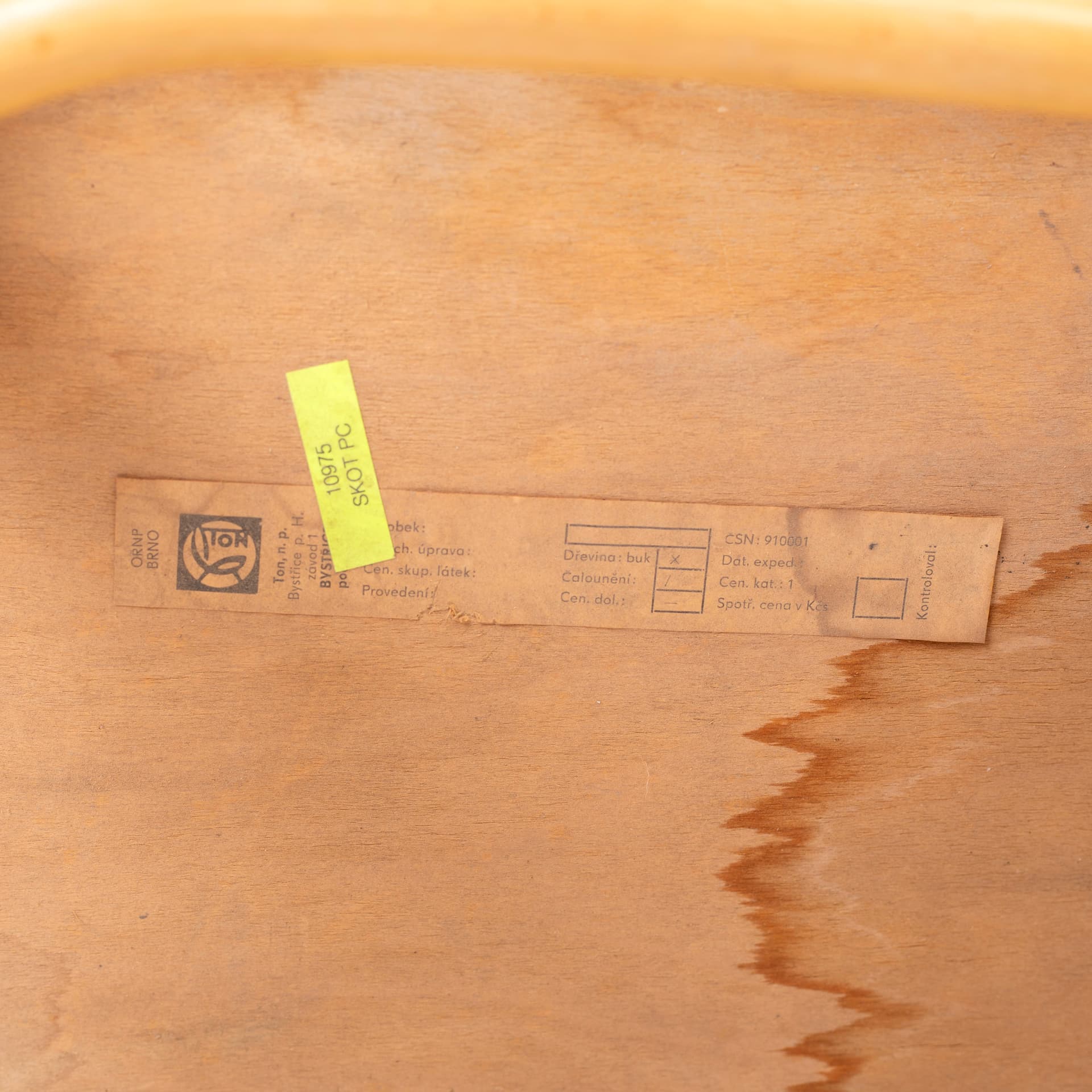 Krzesło, model 811, welur ciemnobrązowy, buk, TON, Czechosłowacja, lata 60. - 95491