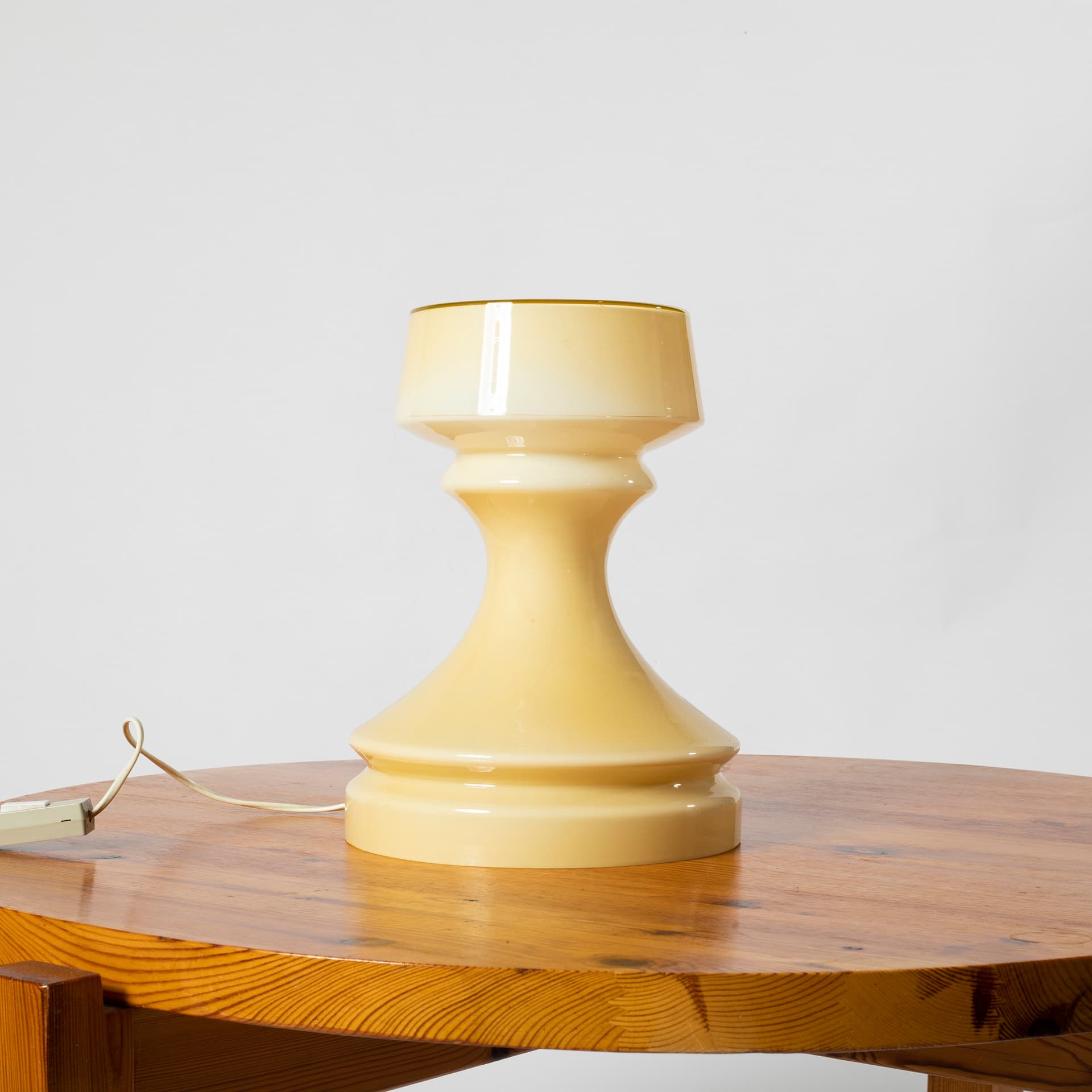 Lampa stołowa figura szachowa, szkło żółte, proj. I. Jakes, Czechosłowacja, lata 70. - 95613