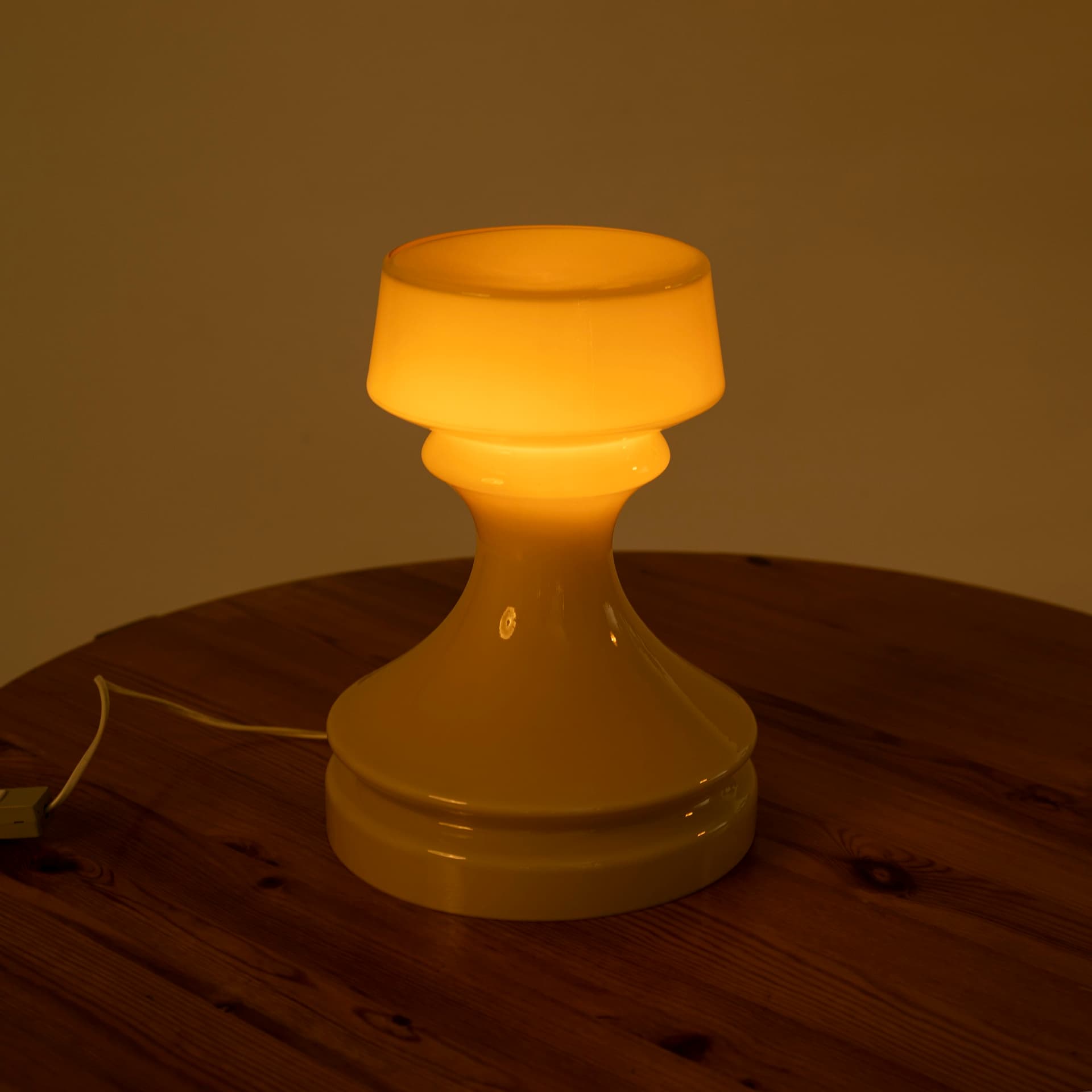 Lampa stołowa figura szachowa, szkło żółte, proj. I. Jakes, Czechosłowacja, lata 70. - 95616