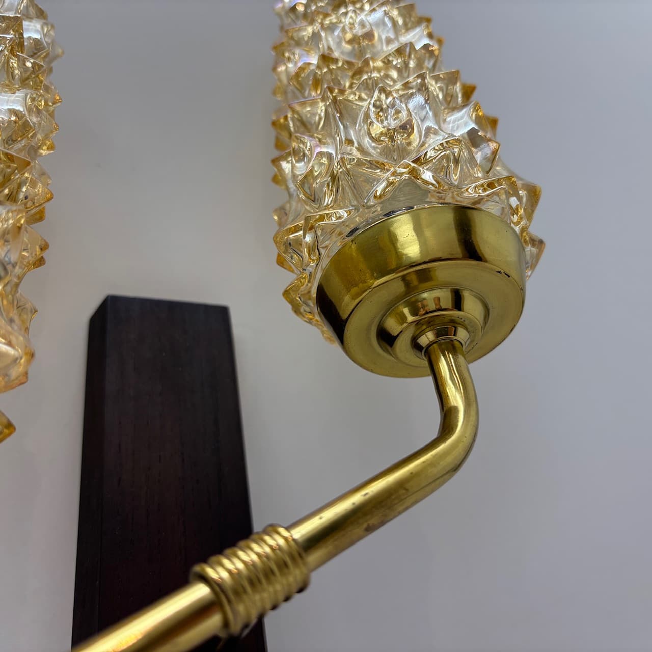 Kinkiet, teak ciemny, szkło bursztynowe, Dania, lata 70. - 95787