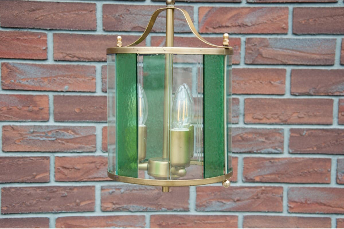 Mosiężna lampa wisząca z wielokolorowymi panelami, Polska, XXI wiek - 57829