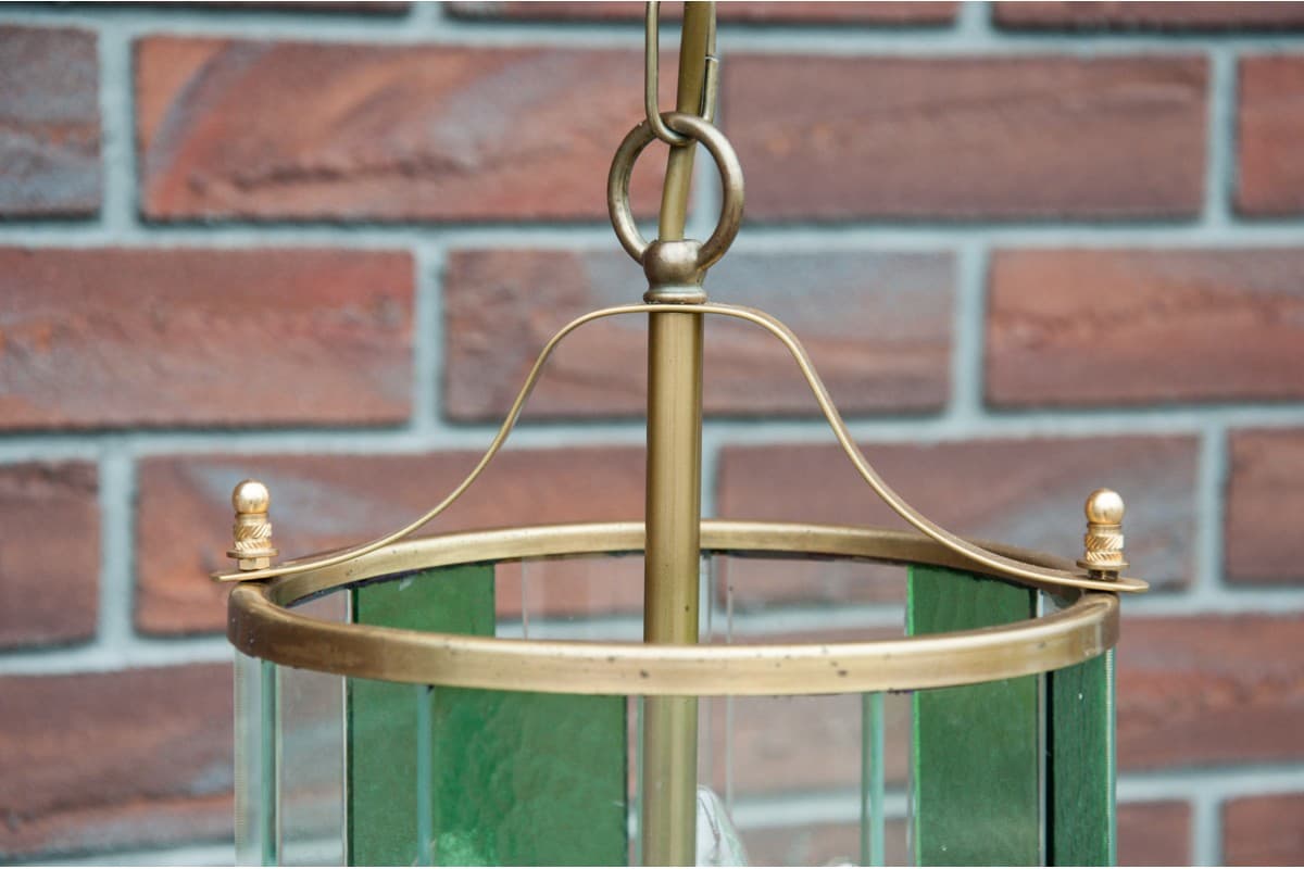 Mosiężna lampa wisząca z wielokolorowymi panelami, Polska, XXI wiek - 57830