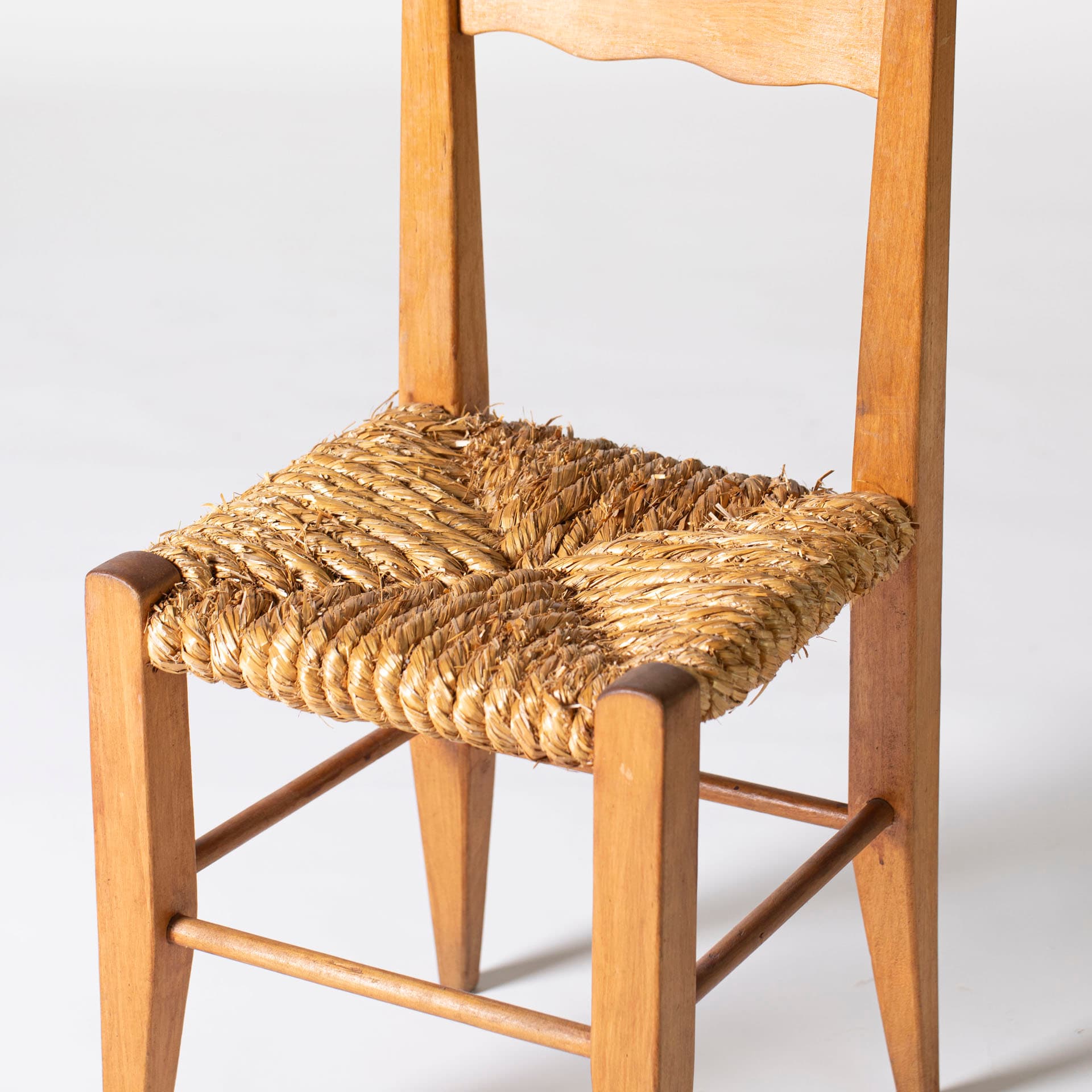 Komplet dwóch krzeseł rustykalnych, drewno beżowe, Polska, lata 50. - 96200