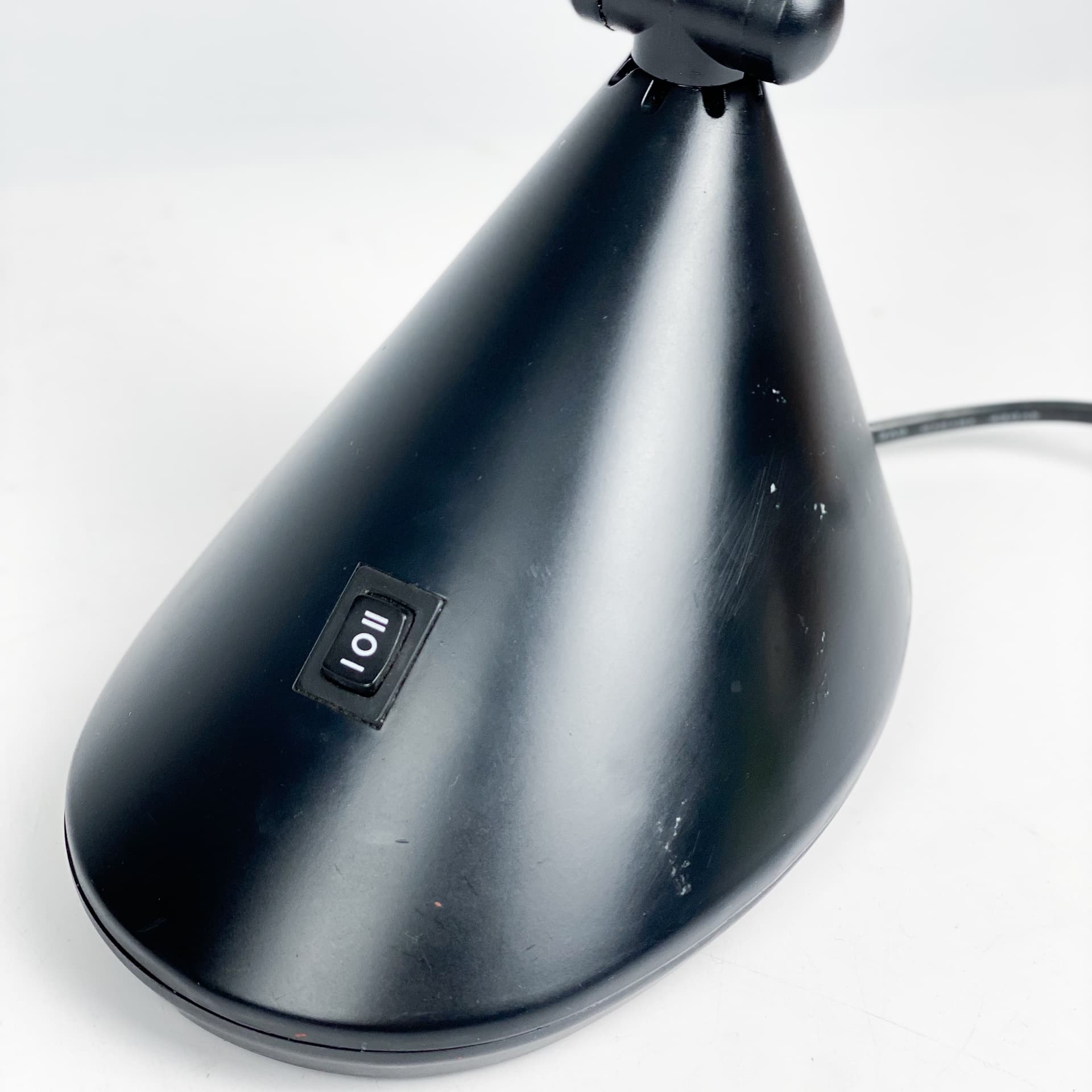 Lampa biurkowa postmodern, metal czarny, Niemcy, lata 80. - 97012