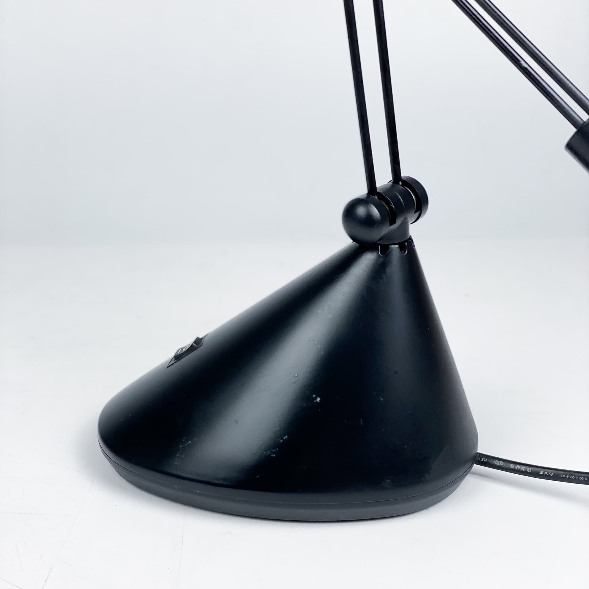 Lampa biurkowa postmodern, metal czarny, Niemcy, lata 80. - 97010