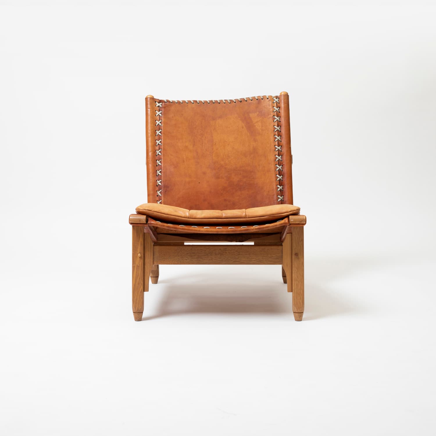 Fotel i stolik, skóra naturalna koniakowa, orzech jasny, proj. W. Biermann, Arte Sano, Kolumbia, lata 60. - 97405