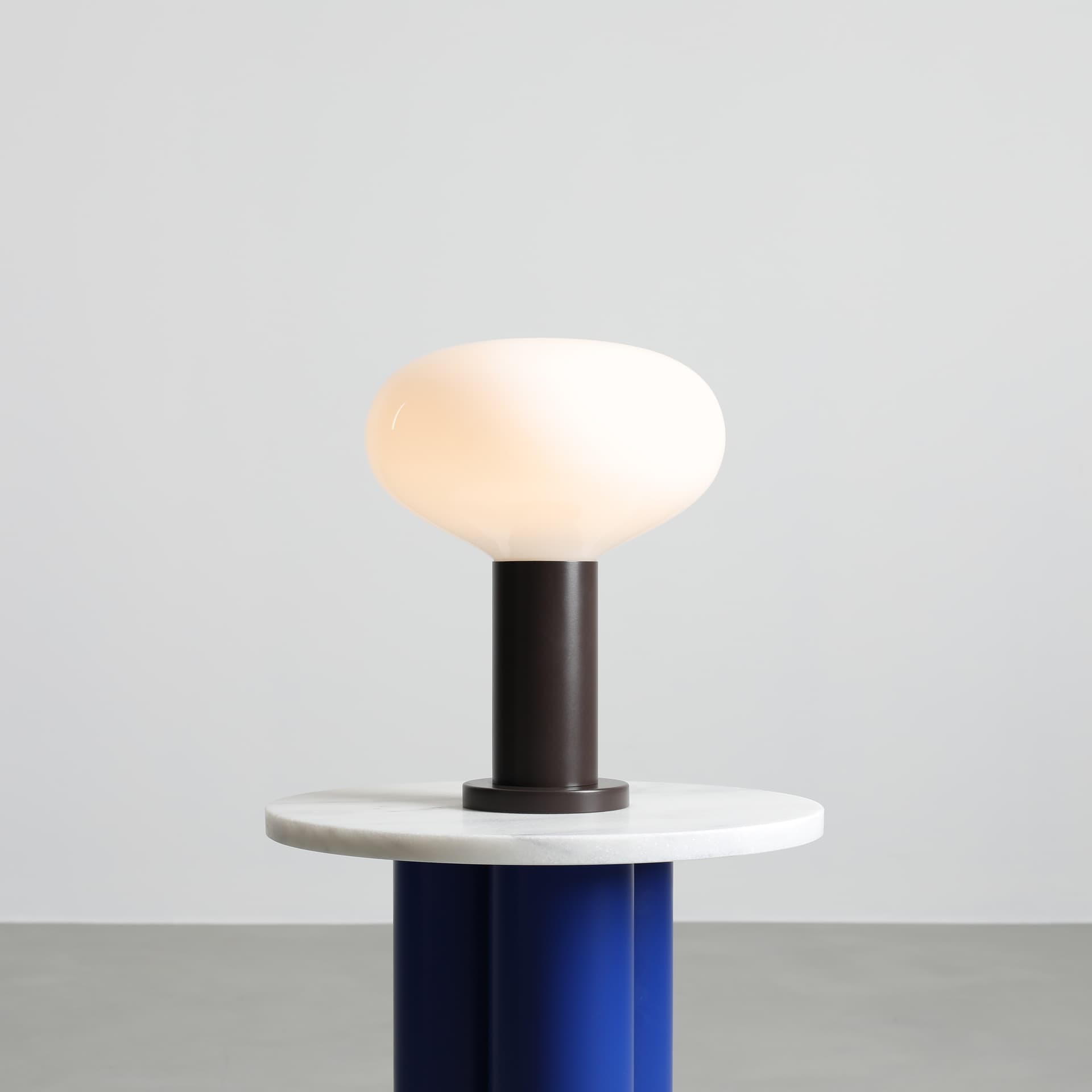 Lampka biurkowa Flo brązowa, Ø26, Artera - 102842