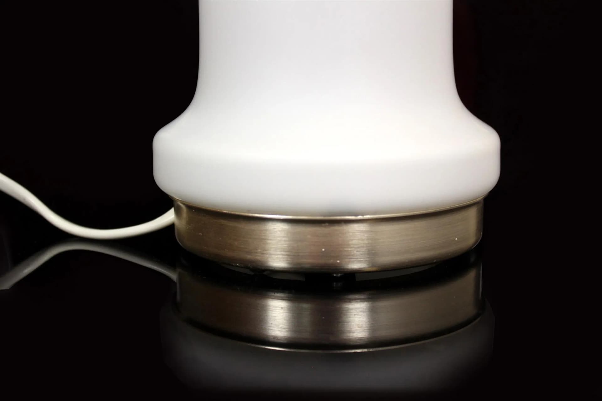 Lampa stołowa, biała, szkło, Czechosłowacja, lata 70. - 98195