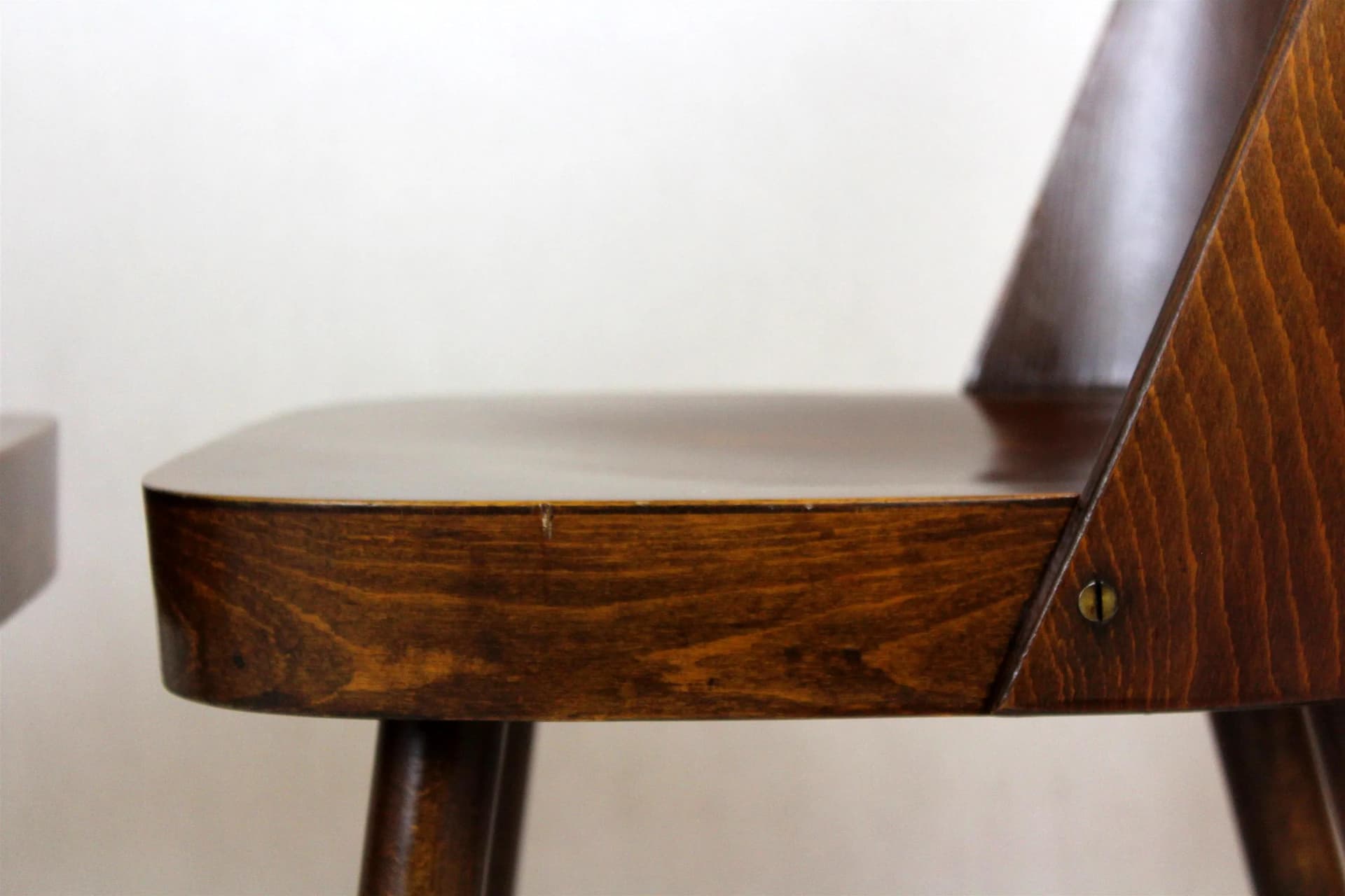 Zestaw czterech krzeseł, drewno brązowy, proj. O. Haerdtl, TON, Czechy, lata 60. - 98643