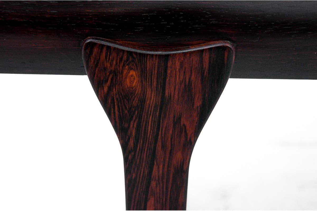 Ciemnobrązowy stolik kawowy, proj. J. Andersen, Dania, lata 60. - 58653