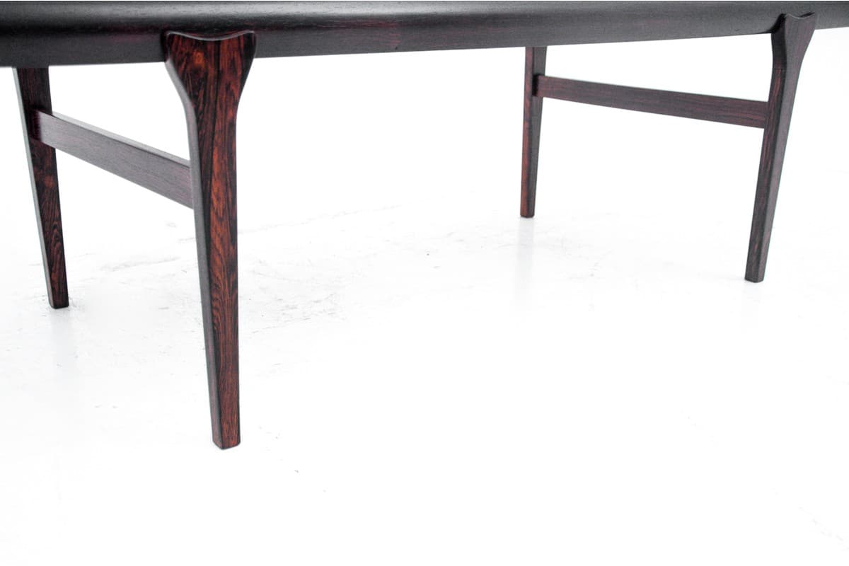 Ciemnobrązowy stolik kawowy, proj. J. Andersen, Dania, lata 60. - 58654