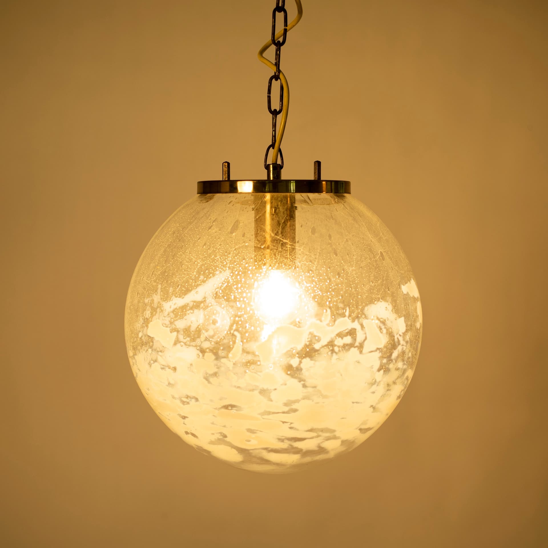 Żyrandol kulisty, transparentny, szkło, mosiądz, Kamenický Šenov, Czechosłowacja, lata 70. - 98543