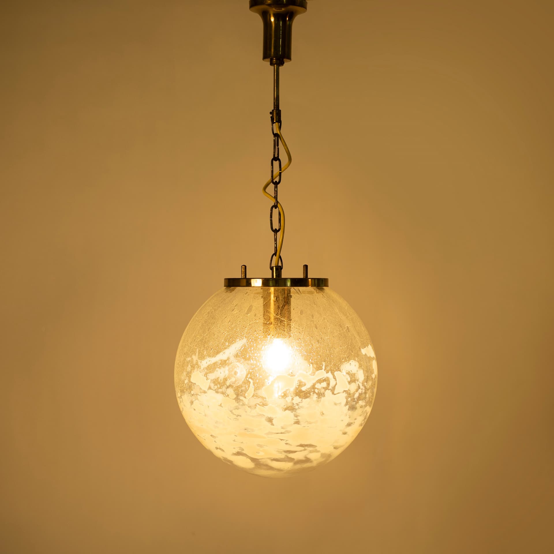 Żyrandol kulisty, transparentny, szkło, mosiądz, Kamenický Šenov, Czechosłowacja, lata 70. - 98538