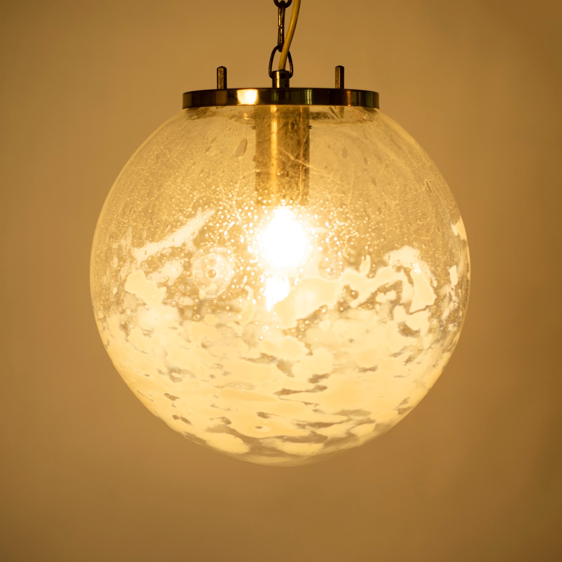 Żyrandol kulisty, transparentny, szkło, mosiądz, Kamenický Šenov, Czechosłowacja, lata 70. - 98542