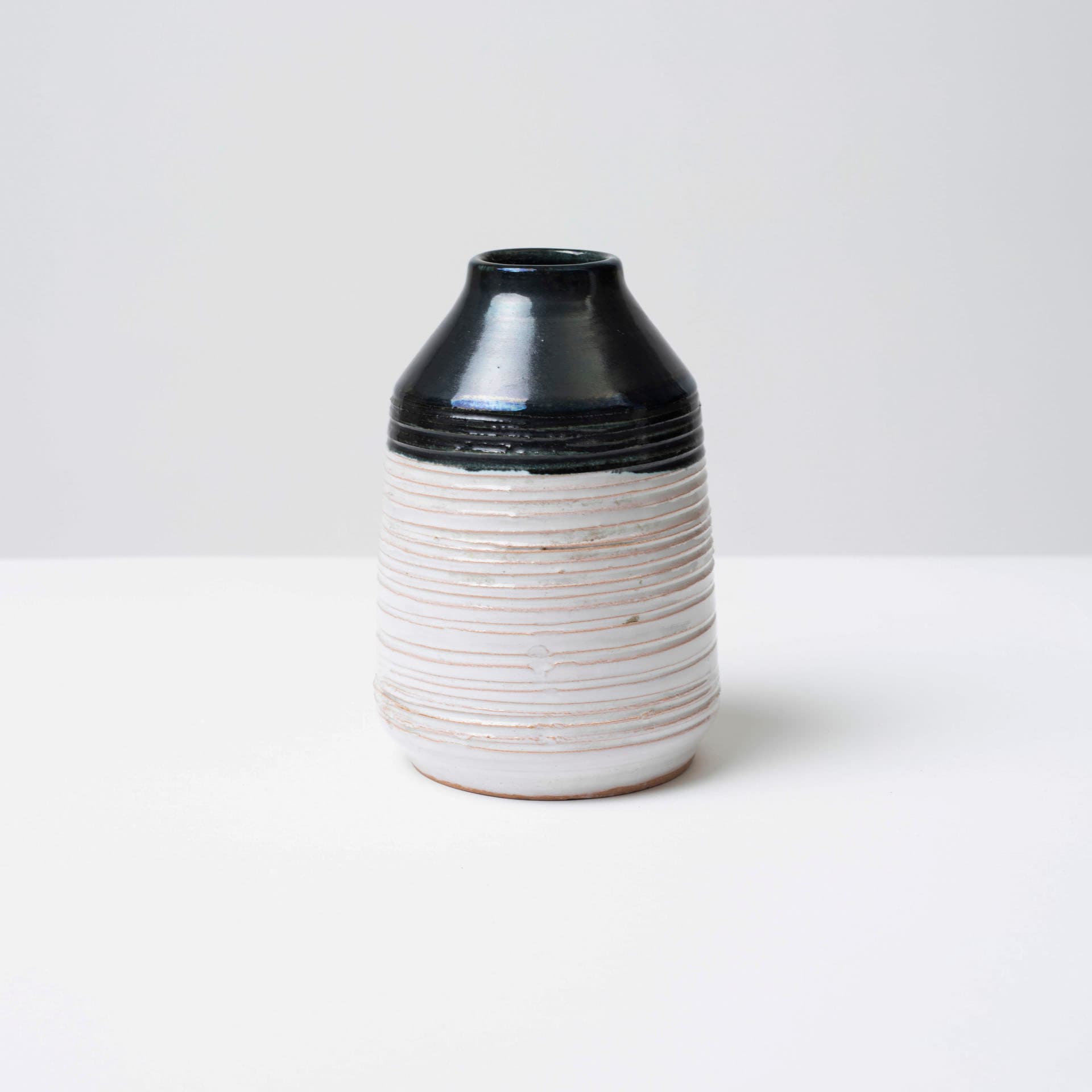 Wazon, biały czarny, ceramika, Czechosłowacja, lata 60. - 98688