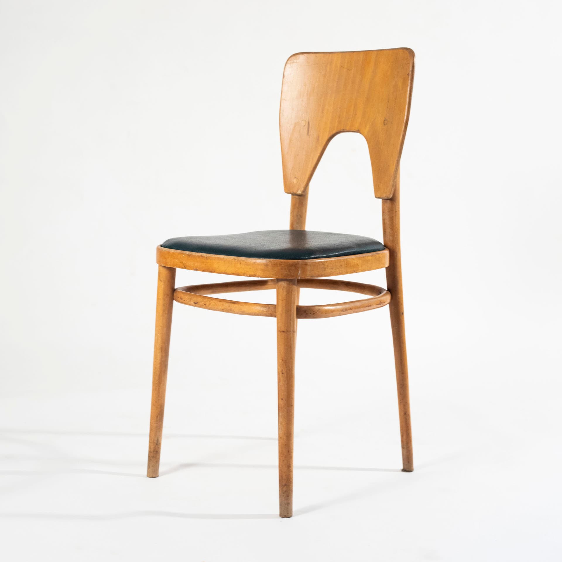 Krzesło A 590, sztuczna skóra bottle green, buk, sklejka, proj. M. Sigmund, Polska, lata 50. - 98808