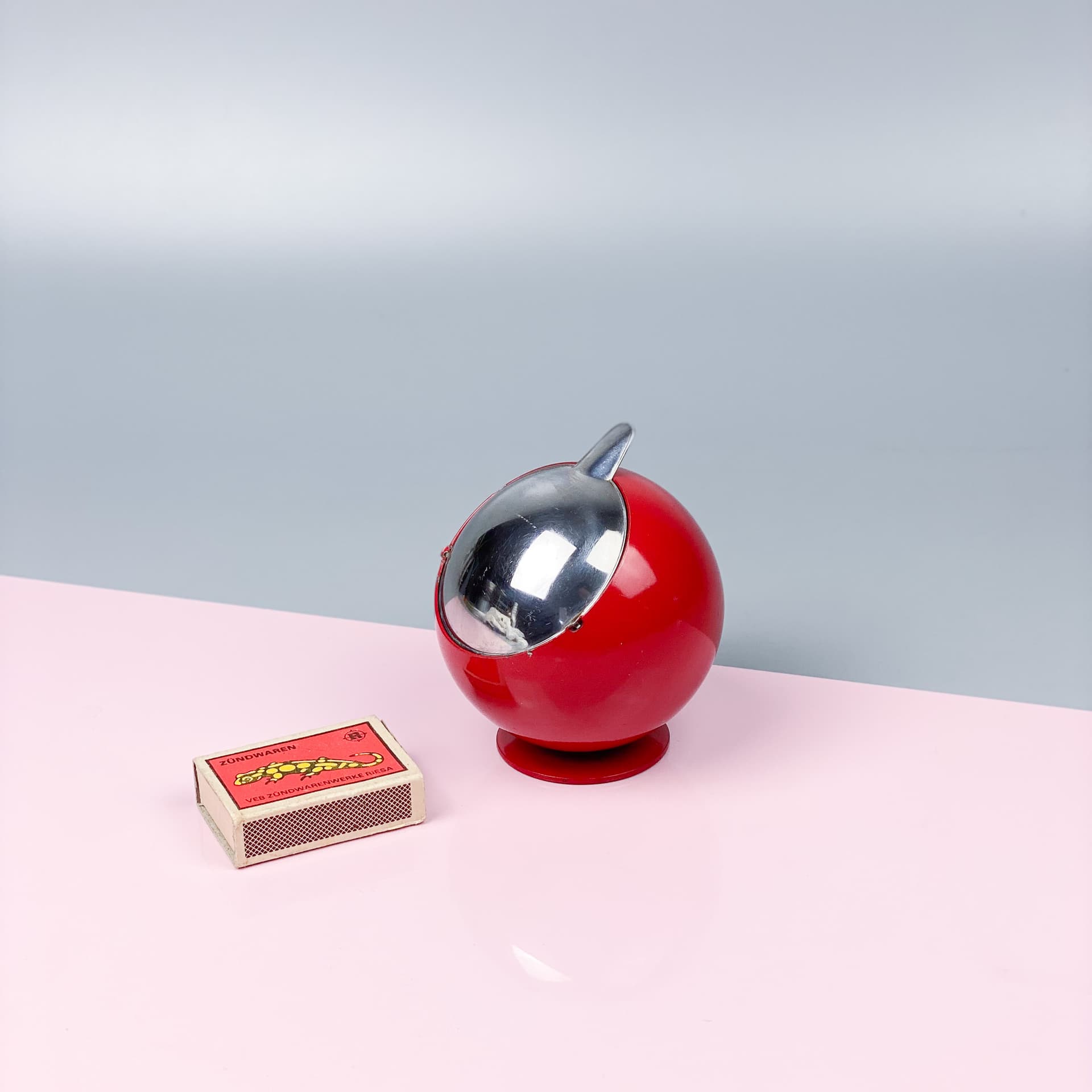 Popielniczka Smoky, space age, czerwony, metal, Quist, Niemcy, lata 70. - 98959