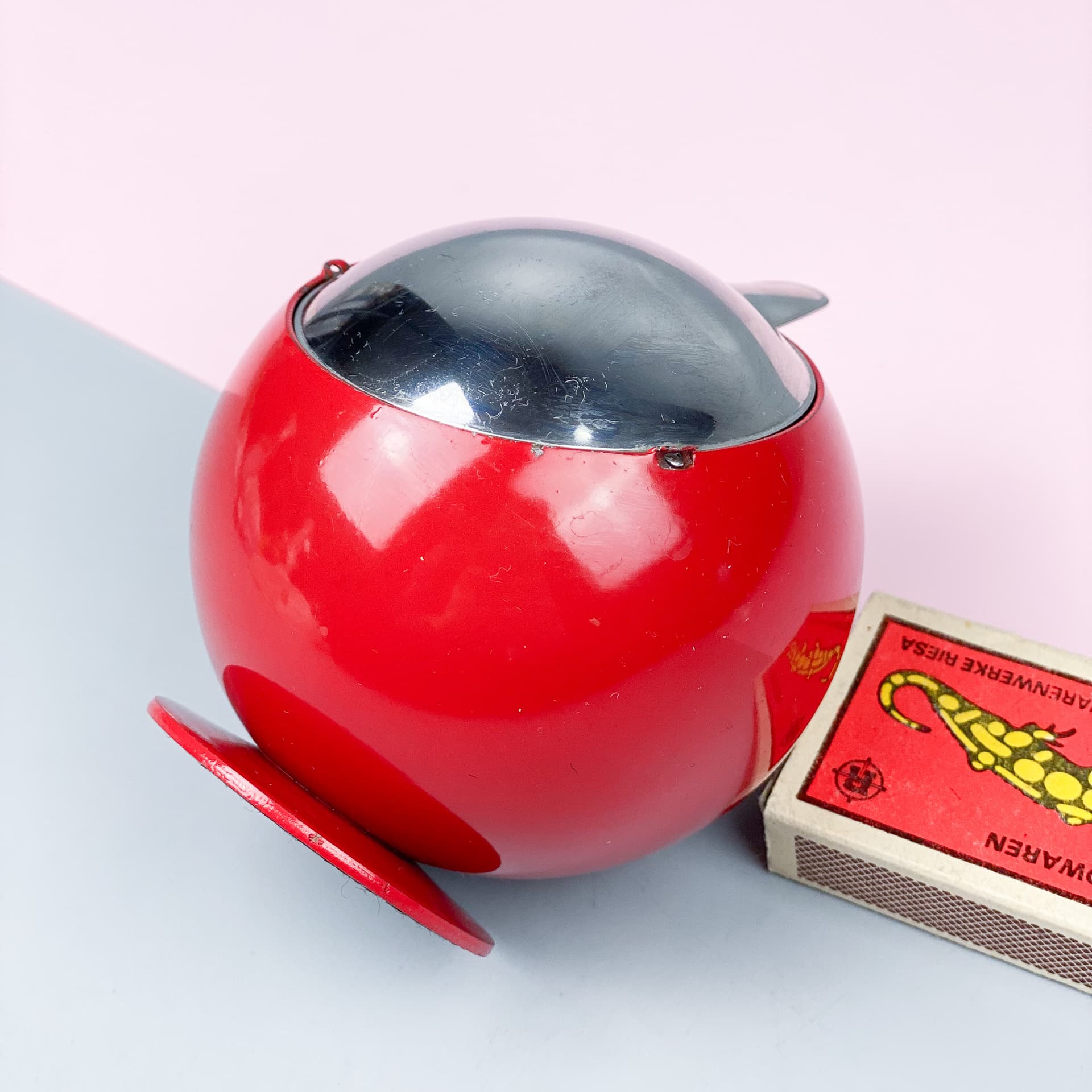 Popielniczka Smoky, space age, czerwony, metal, Quist, Niemcy, lata 70. - 98962